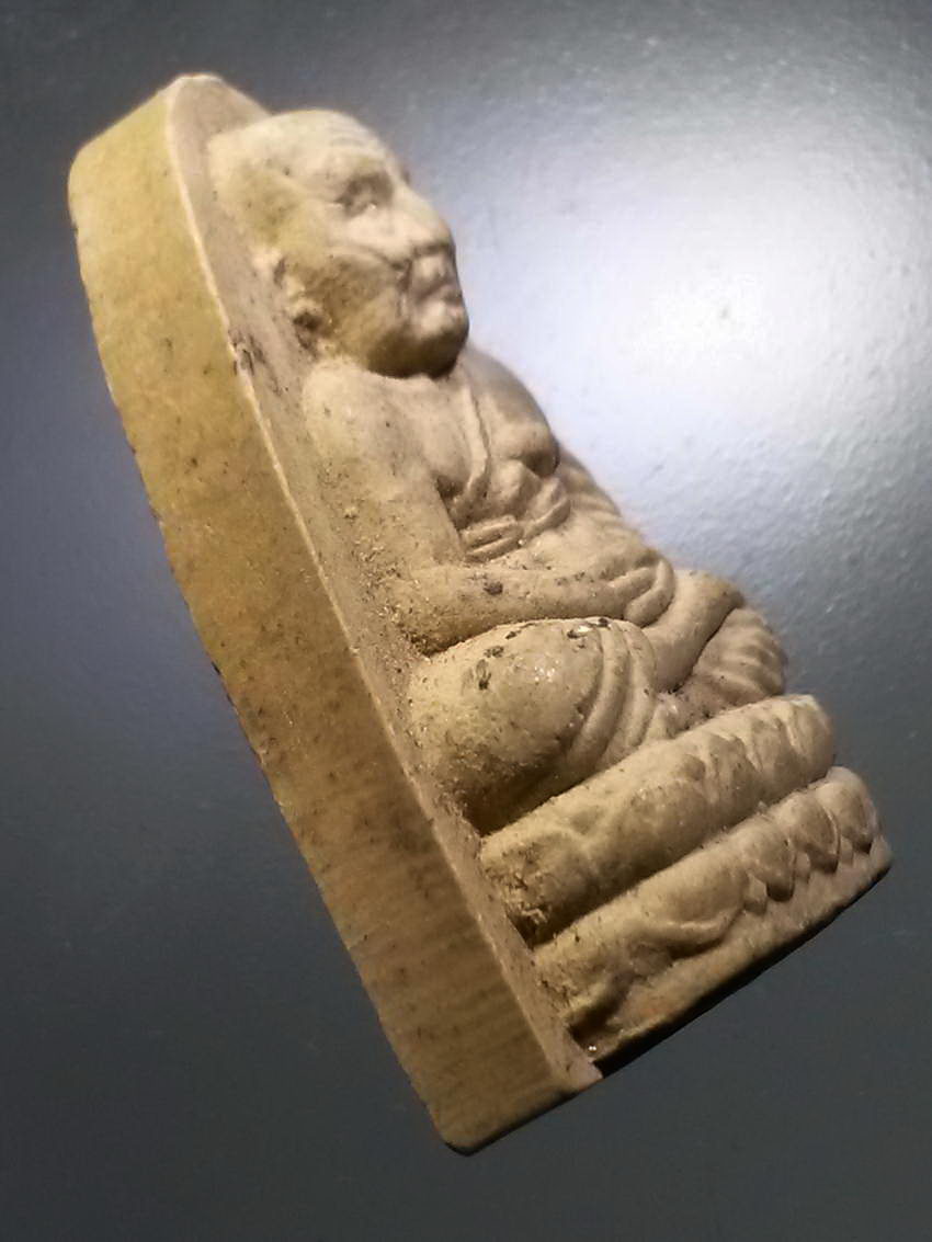 รหัสสินค้า หลวงปู่ทวด วัดต่างๆ 495 หลวงปู่ทวดเนื้อผงฝังแร่มวลสาร หลัง นามสมณศักดิ์ หลวงปู่ทวด ราชะมุนีสามีรามัง