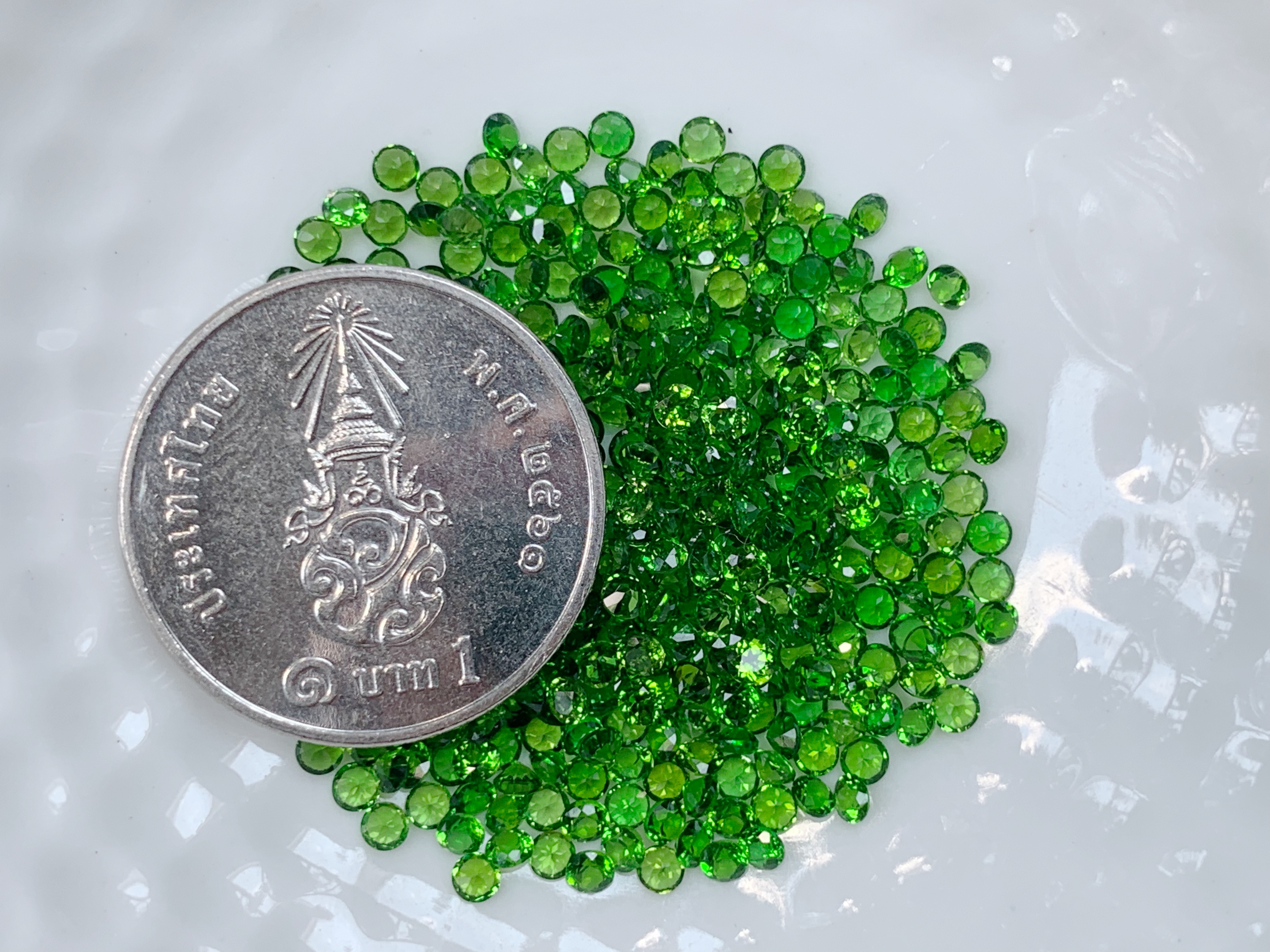 Chromediopside โครมไดออฟไซด์กลม 2.0 มม. 1 กะรัต