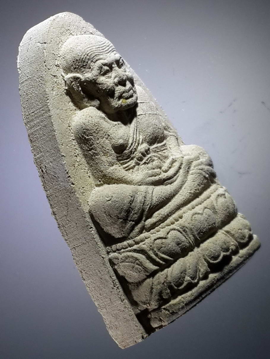 รหัสสินค้า หลวงปู่ทวด วัดต่างๆ 359 หลวงปู่ทวดเนื้อผง สร้างปี 2545 ด้านหลังมีชื่อย่อวัด ว.ล.ภ.