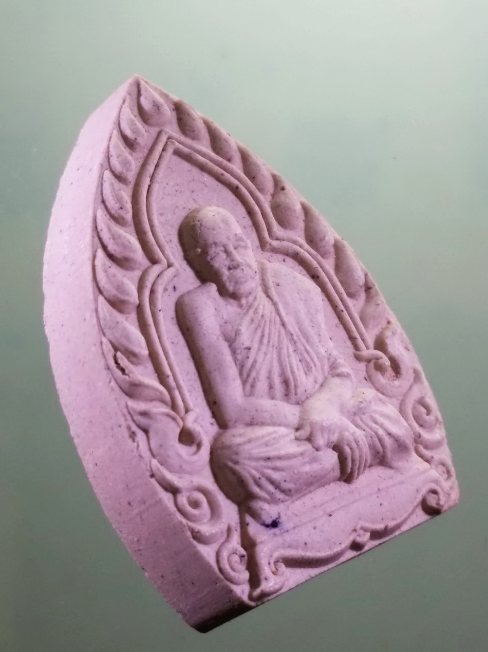 รหัสสินค้า พระมีกล่อง 3958 พระผงเจ้าสัวรับทรัพย์ รูปเหมือน หลังยันต์ตรีนิสิงเห หลวงปู่ทองดำ อินทวังโส รุ่น ฉลองอายุ 86 ปี วัดถ้ำตะเพียนทอง จังหวัดลพบุรี สร้างปี 2561 พระสวยกล่องเดิม