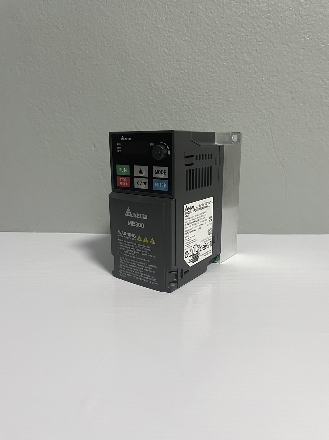 Delta Inverter VFD2A7ME43ANNAA 1HP 0.75KW (Input 380V 3-Phase Output 380V 3-Phase )