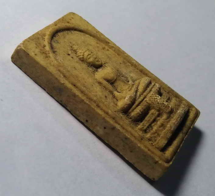 รหัสสินค้า พระเนื้อดิน เนื้อผง เนื้อว่าน 034 พระผงพิมพ์พระพุทธ วัดเนินพระปรางค์ อำเภอสองพี่น้อง จังหวัดสุพรรณบุรี