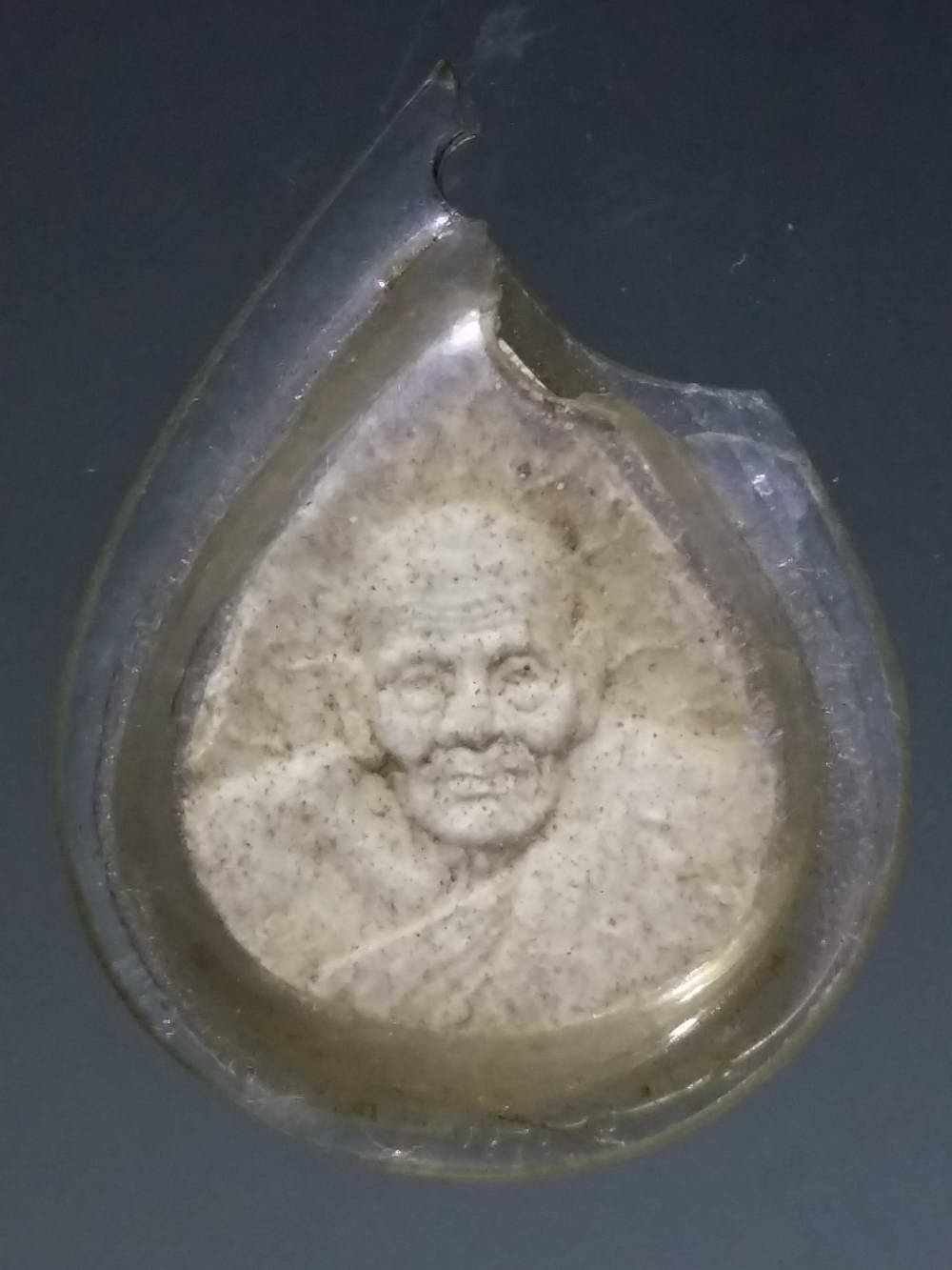 รหัสสินค้า หลวงปู่ทวด วัดต่างๆ 239 หลวงปู่ทวดเนื้อผงพิมพ์หยดน้ำ หลวงพ่อจำเนียร วัดถ้ำเสือ จังหวัดกระบี่