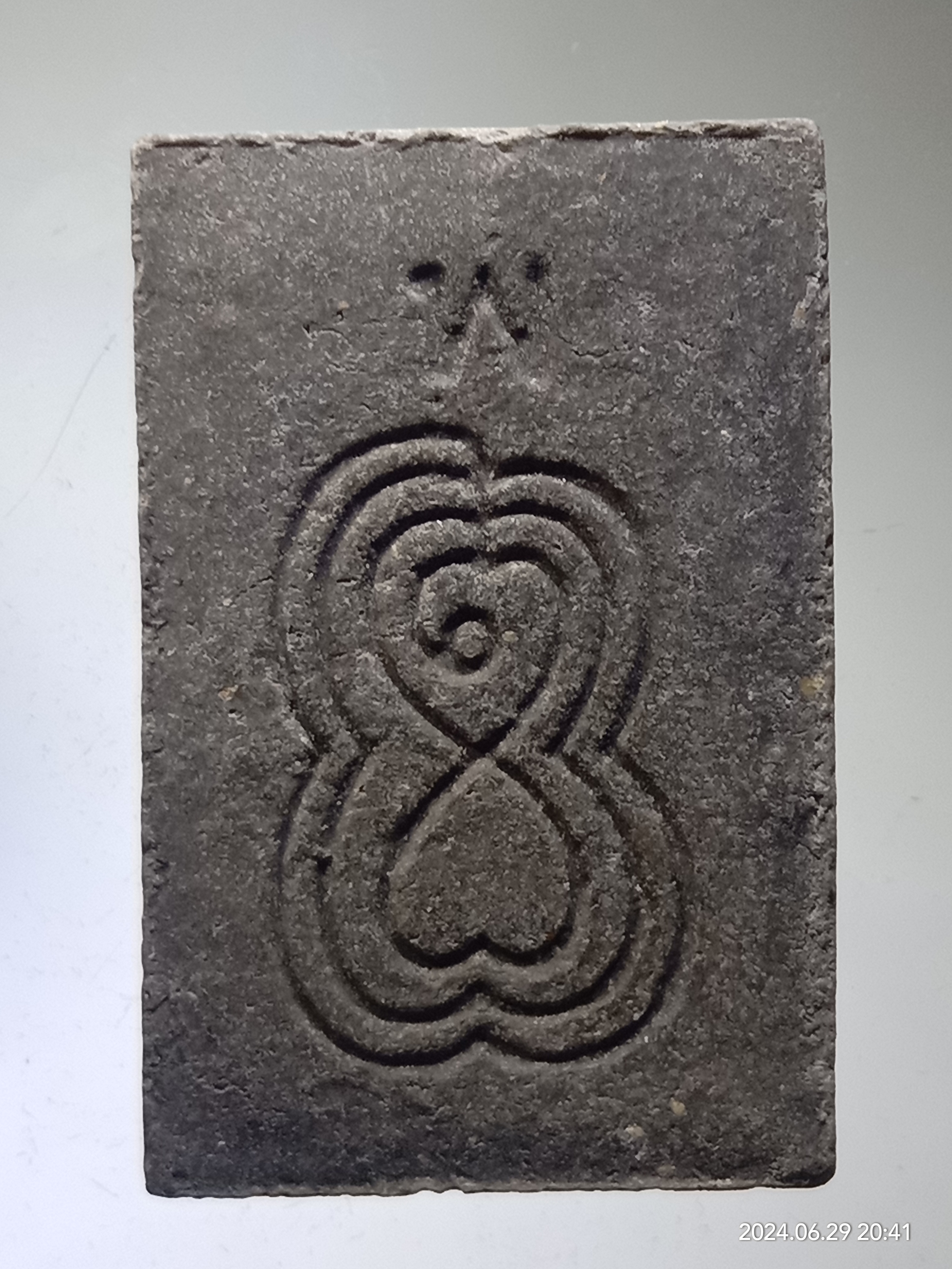 รหัสสินค้า พระสมเด็จ วัดต่างๆ 040 สมเด็จผงกสิณไฟ หลวงปู่สรวงและหลวงปู่หมุนร่วมปลุกเสก พิมพ์ไกเซอร์ วัดถ้ำสระพงษ์ ศรีสะเกษ