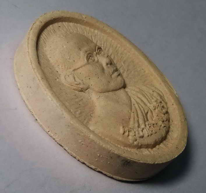 รหัสสินค้า พระเนื้อดิน เนื้อผง เนื้อว่าน 057 พระผงรูปเหมือนครูบาเจ้าบุญคุ้ม วัดโพธิสัตว์บรรพต จ.กาญจนบุรี สร้างปี 2556 รุ่นชนะมาร ที่ระลึกสร้างวิหารจุฬามณี