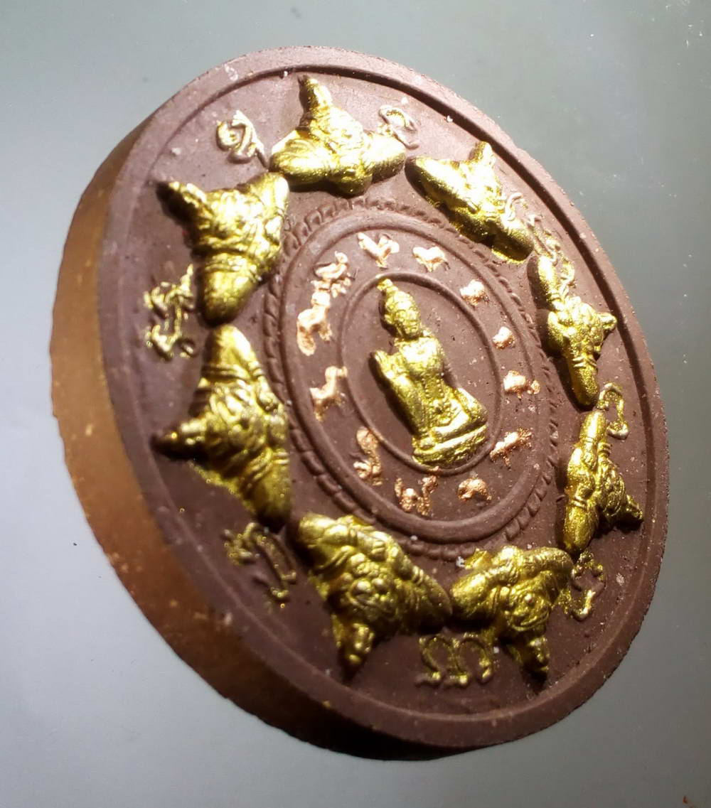 รหัสสินค้า จตุคามรามเทพ 085 ดวงตรา พระเทวราชโพธิสัตว์ จตุคามรามเทพ ย้อนยุค ปี 30 เนื้อว่านน้ำตาลทาทองบรอนซ์ พร้อมกล่องเดิม พระรายการนี้ให้เช่าบูชาแล้ว