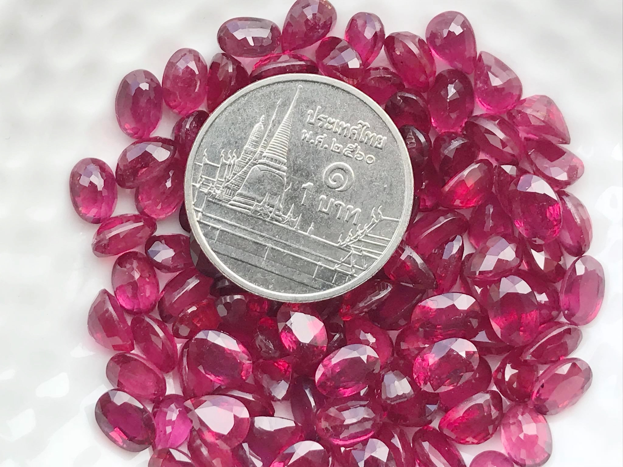 ทับทิมเผาใหม่ไข่ 6X4 มม. 1 กะรัต