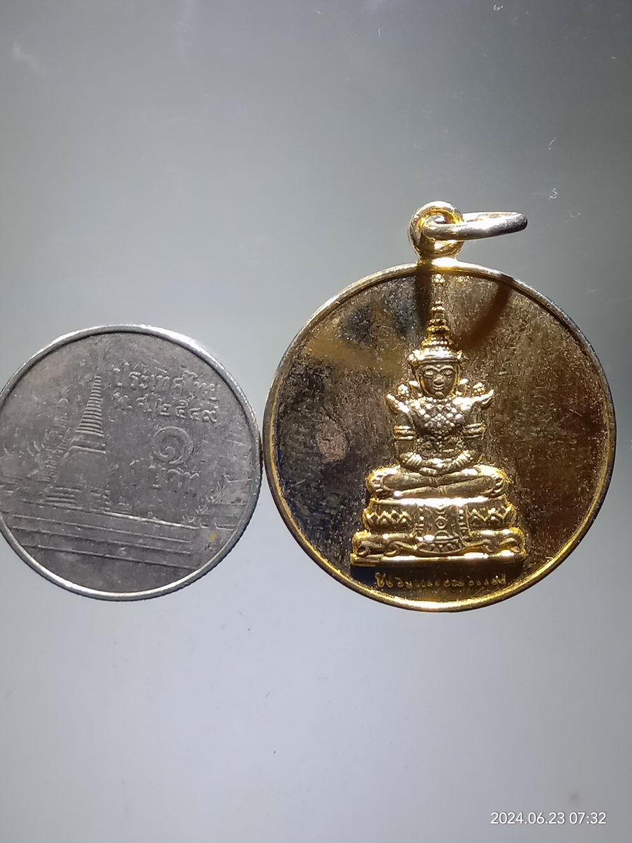 รหัสสินค้า เหรียญพระพุทธ 008 เหรียญกะไหล่ทอง พระแก้วมรกต หลังพระสยามเทวาธิราช ไม่ทราบวัดที่สร้าง