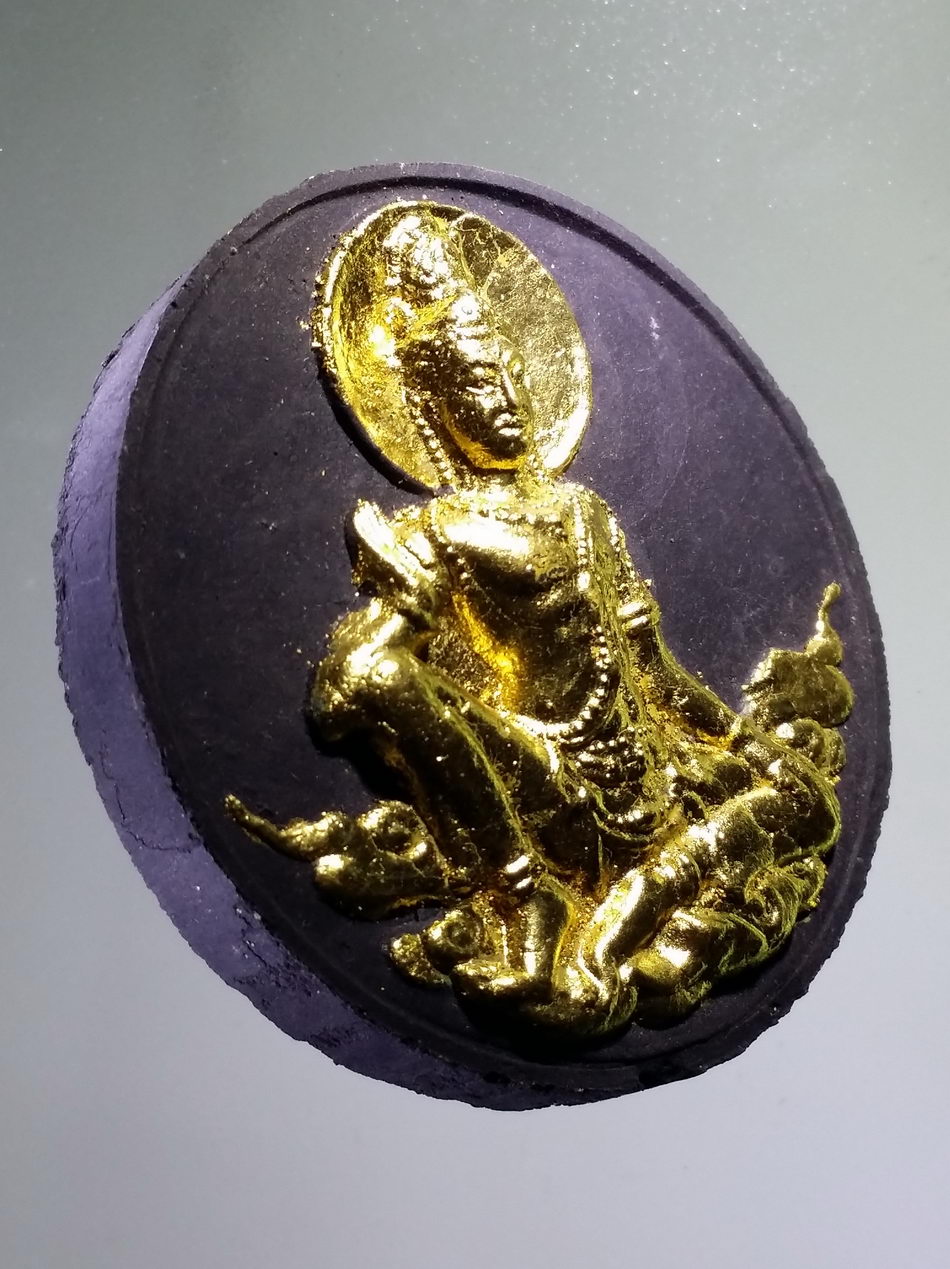 รหัสสินค้า จตุคามรามเทพ 852 พระเทวราชโพธิสัตว์จตุคามรามเทพ เนื้อว่านดำปัดทอง ฝังตะกรุดสามกษัตริย์ รุ่นมหาจักร+มหาเดช วัดนครสวรรค์ สร้างปี 2550