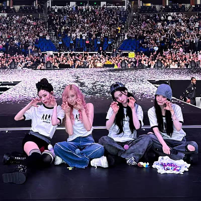 เสื้อยืด aespa : 2024 aespa LIVE TOUR - SYNK : PARALLEL LINE