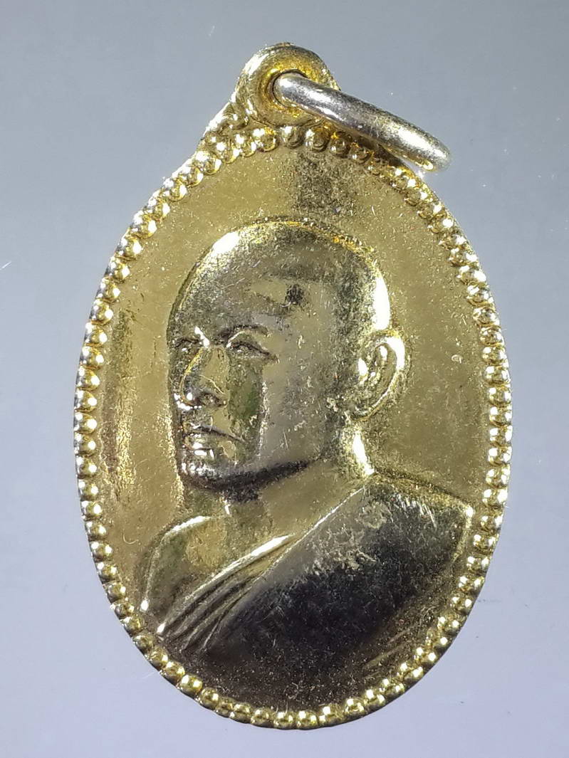 รหัสสินค้า เหรียญคณาจารย์ 1777 เหรียญหันข้างขอบเกลียวเชือก หลวงพ่อแพ วัดพิกุลทอง จังหวัดสิงห์บุรี หลังยันต์มงกุฎพระพุทธเจ้า และยันต์พุฒซ้อน