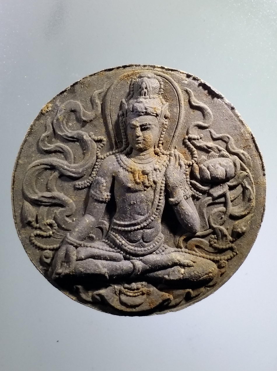 รหัสสินค้า จตุคามรามเทพ 568 พระเทวราชโพธิสัตว์จตุคามรามเทพ รุ่น มหาจักรพรรดิศรีวิชัยสุวรรณภูมิ เนื้อว่าน โรยไม้ตะเคียน หมายเลข ๕๒