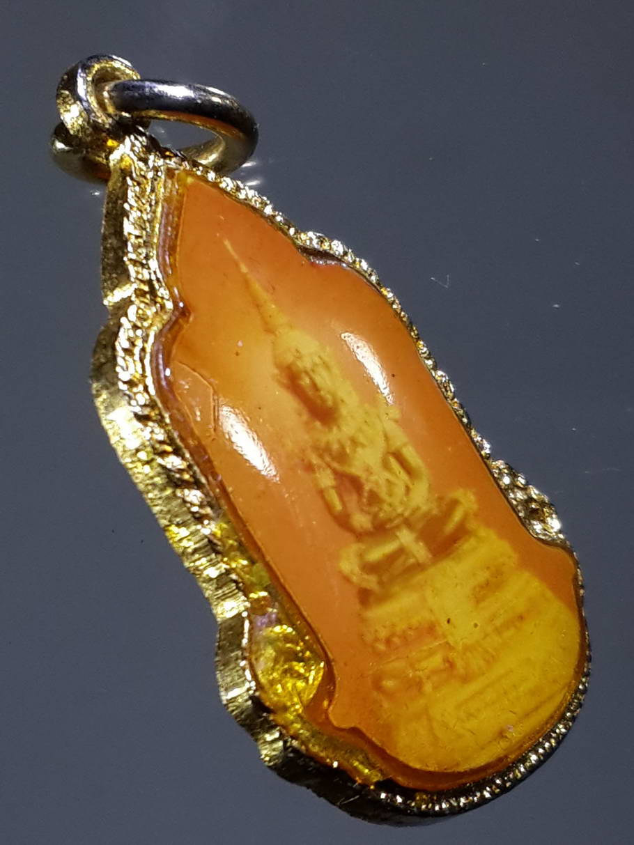 รหัสสินค้า เครื่องราง ล็อตเก็ต ภาพถ่าย 064 เหรียญล็อกเก็ตพระแก้วมรกต ที่ระลึกสมโภชกรุงรัตนโกสินทร์ 200 ปี วัดพระศรีรัตนศาสดาราม (วัดพระแก้ว) กรุงเทพมหานคร สร้างปี 2525 พระรายการนี้ให้เช่าบูชาแล้ว