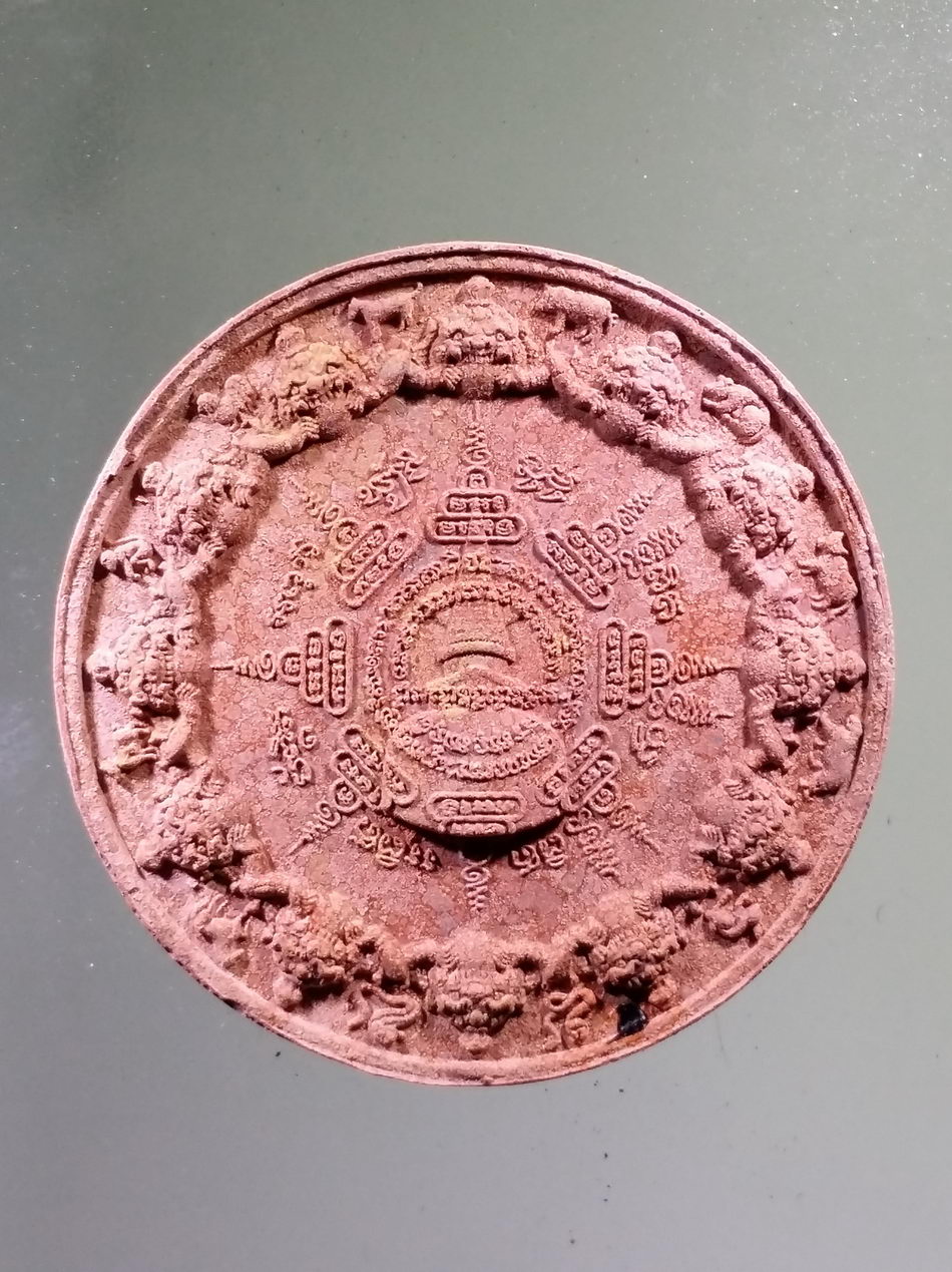 รหัสสินค้า จตุคามรามเทพ 782 มหาราชโพธิสัตว์จตุคามรามเทพ รุ่นฉลองพระเกียรติรำลึกสุวรรณภูมิ มหาพุทธา เทวาภิเษก วัดพระมหาธาตุนครศรีธรรมราช เมื่อวันเสาร์ที่ 7 เดือน 7 ปีมหามงคล เนื้อว่านแดงโรยไม้มงคล กดโค้ด ที่ขอบด้านข้าง