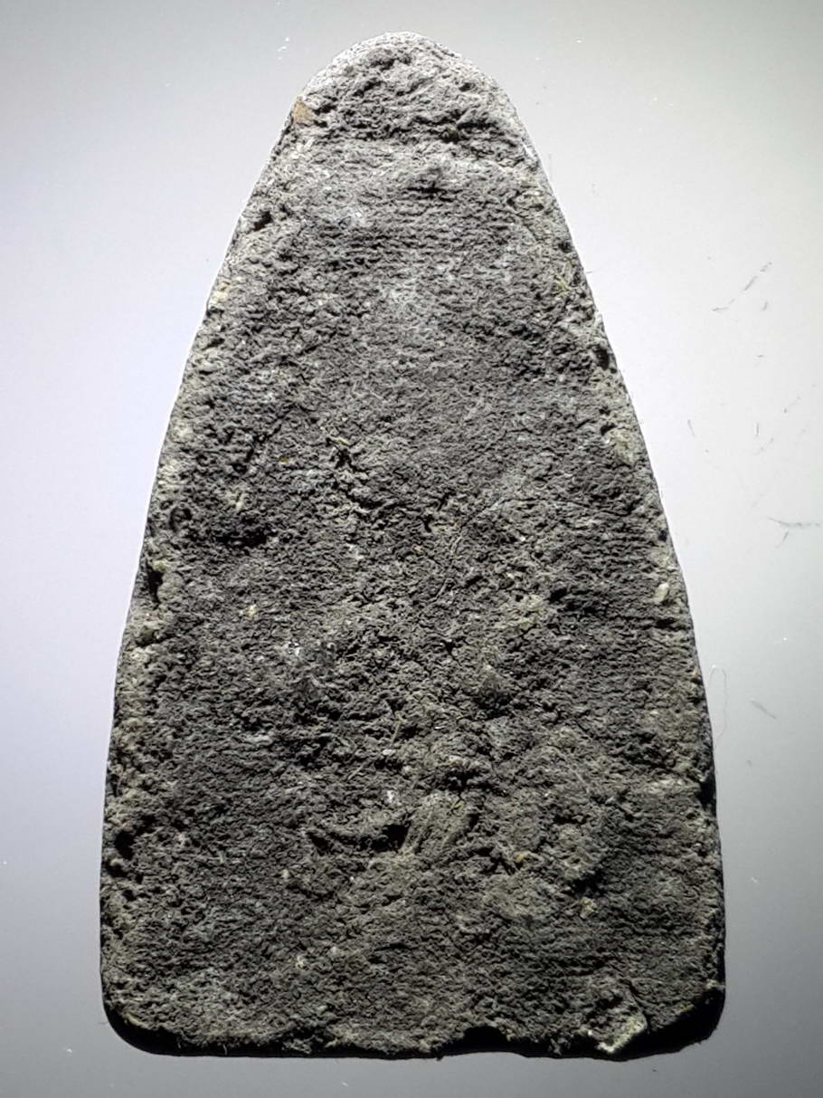 รหัสสินค้า หลวงปู่ทวด วัดต่างๆ 366 หลวงปู่ทวดเนื้อว่าน ด้านหน้าตรงฐานบัวมี มวลสารฝังอยู่ ไม่ทราบวัดที่สร้าง เนื้อหาเก่า มีอายุ น้ำหนักเบา