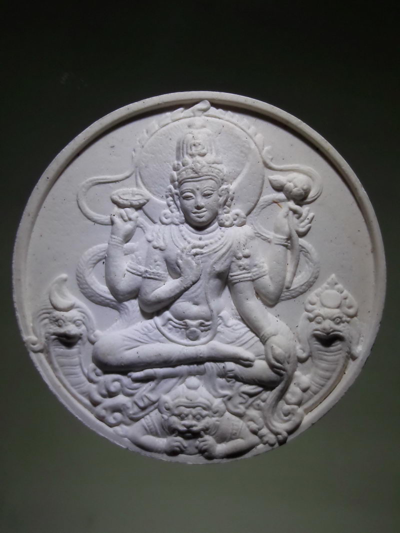 รหัสสินค้า พระเนื้อดิน ผง ว่าน 10271 พระนารายณ์มหาเทพ รุ่นสัจจะอธิษฐาน เนื้อขาว ไม่มีกล่องนะครับ พระมีขนาดเส้นผ่าศูนย์กลาง 4.96 เซนติเมตร โดยประมาณ