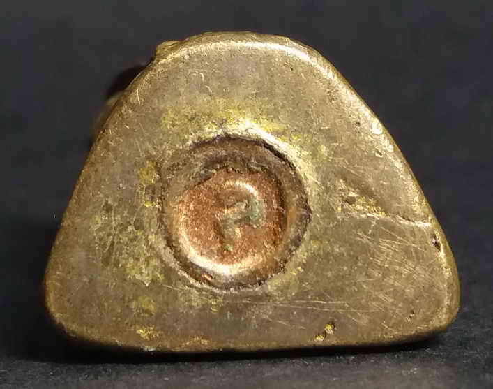 รหัสสินค้า อุทัยธานี 012 รูปหล่ออุดกริ่งหลวงพ่อวงษ์ วัดวังสาริกา จังหวัดอุทัยธานี เนื้อทองผสม