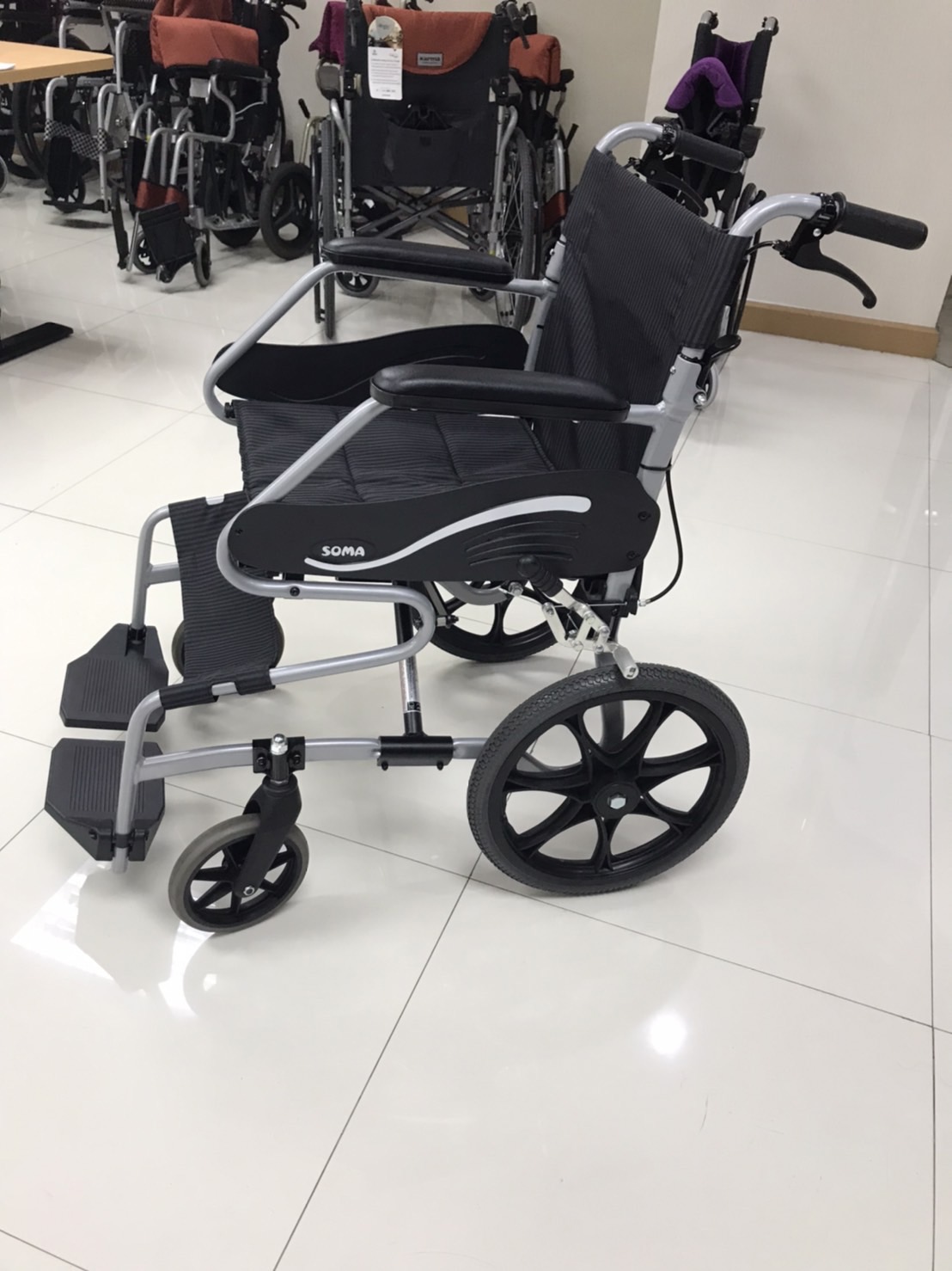รถเข็นอลูมินัมอัลลอยด์โซม่า รุ่น SOMA 150.3 F16 ล้อหลังเล็ก 16 นิ้ว (WheelChair SOMA 150.3 F16) เหมาะแก่การเดินทาง น้ำหนักเบา แข็งแรงทนทาน ของแท้ รับประกันศูนย์ไทย 1 ปี