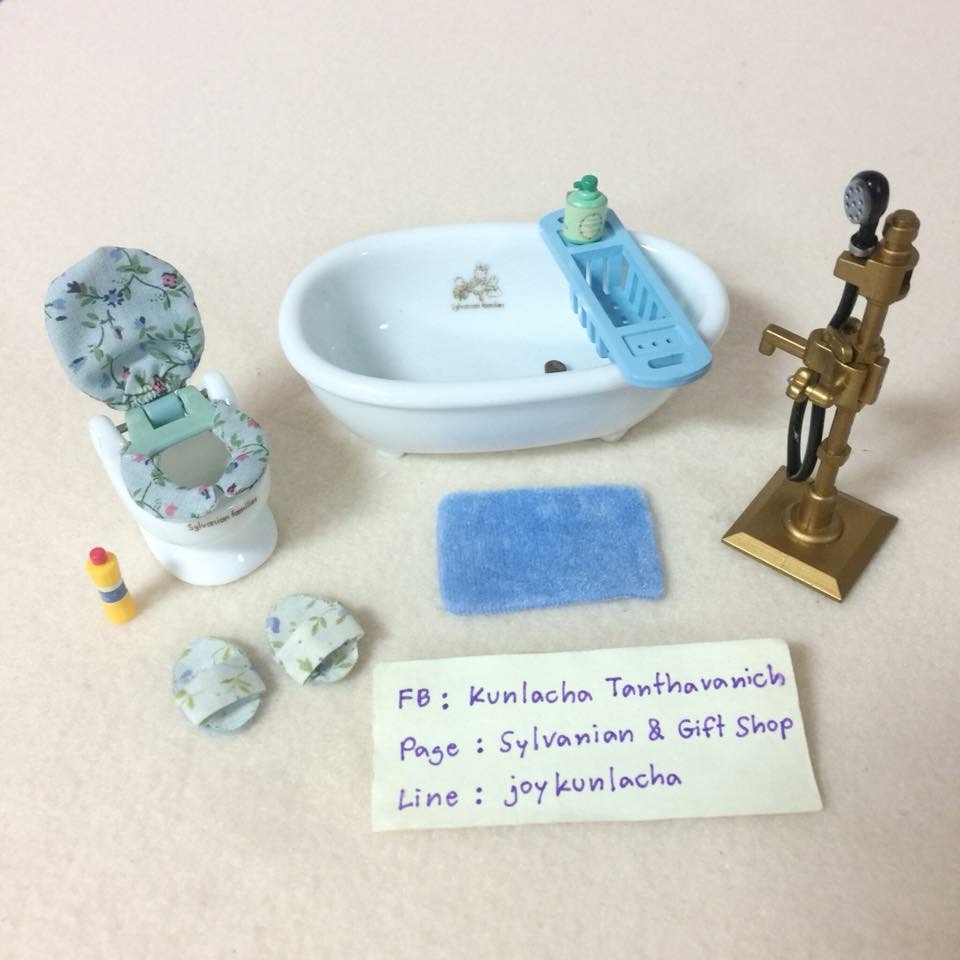 ห้องน้ำธีมสีฟ้าสวย งานเซรามิก รุ่นเก่าหายากค่ะ ซิลวาเนียน Bathroom Set : Sylvanian Families