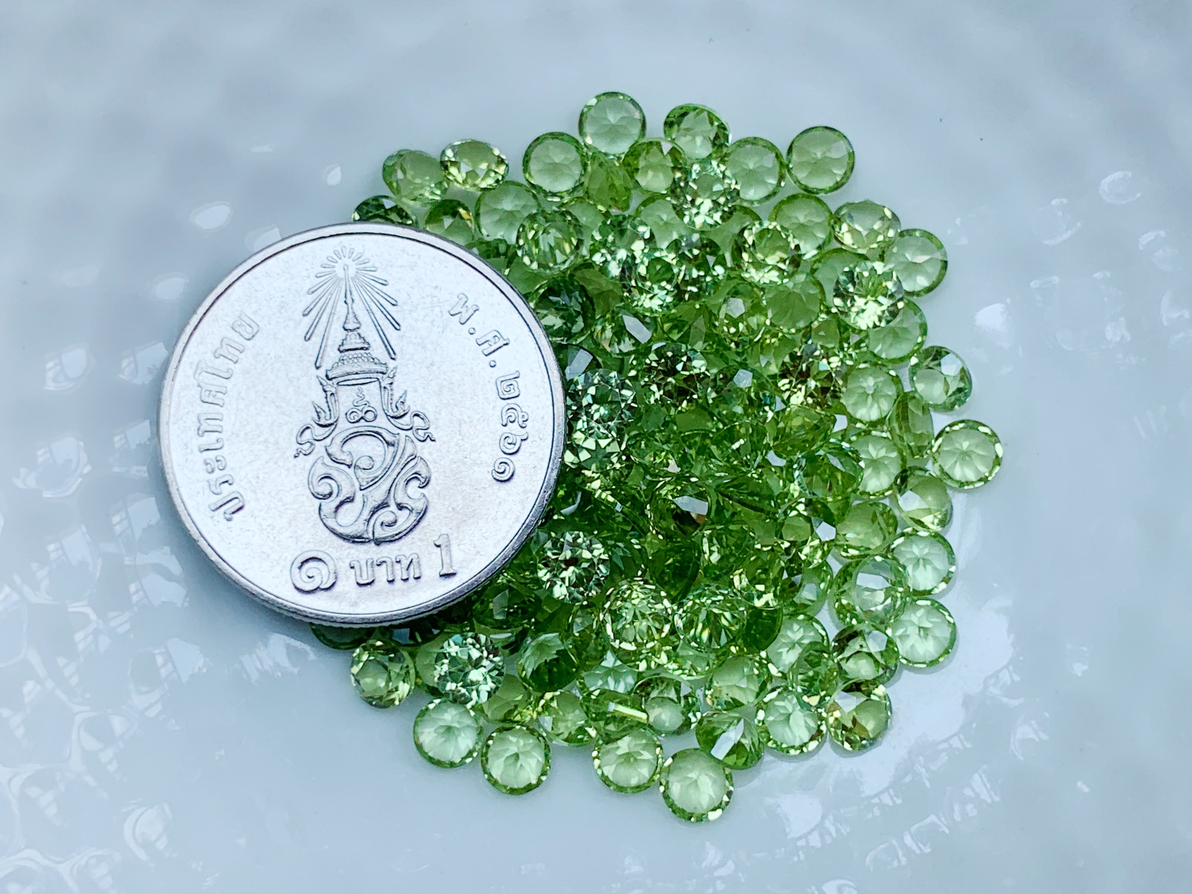 เพอริดอทกลม 3.5 มม. 5 กะรัต