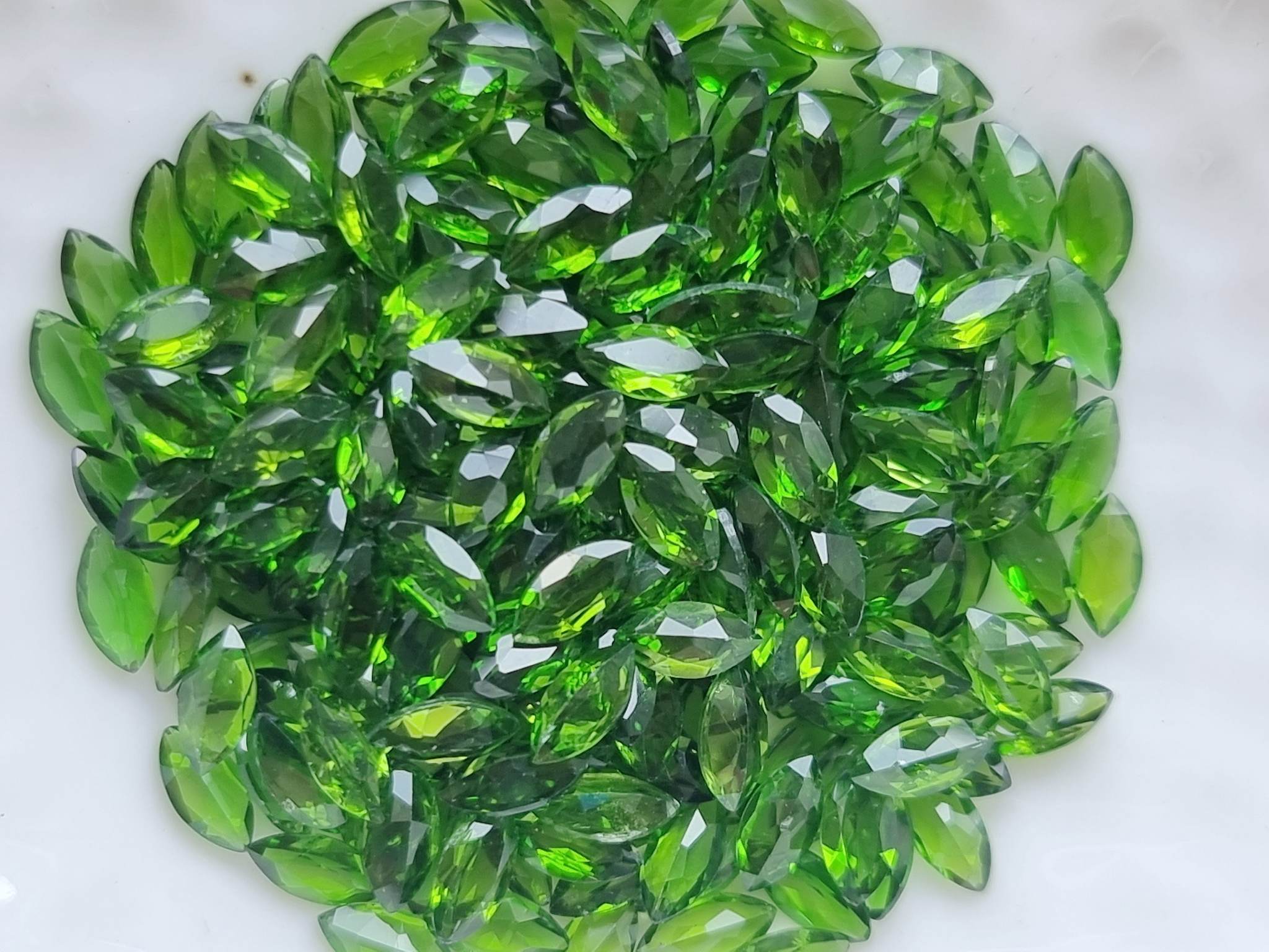 พลอยโครมไดออฟไซด์มาคี 2.5x5 mm. 1 กะรัต