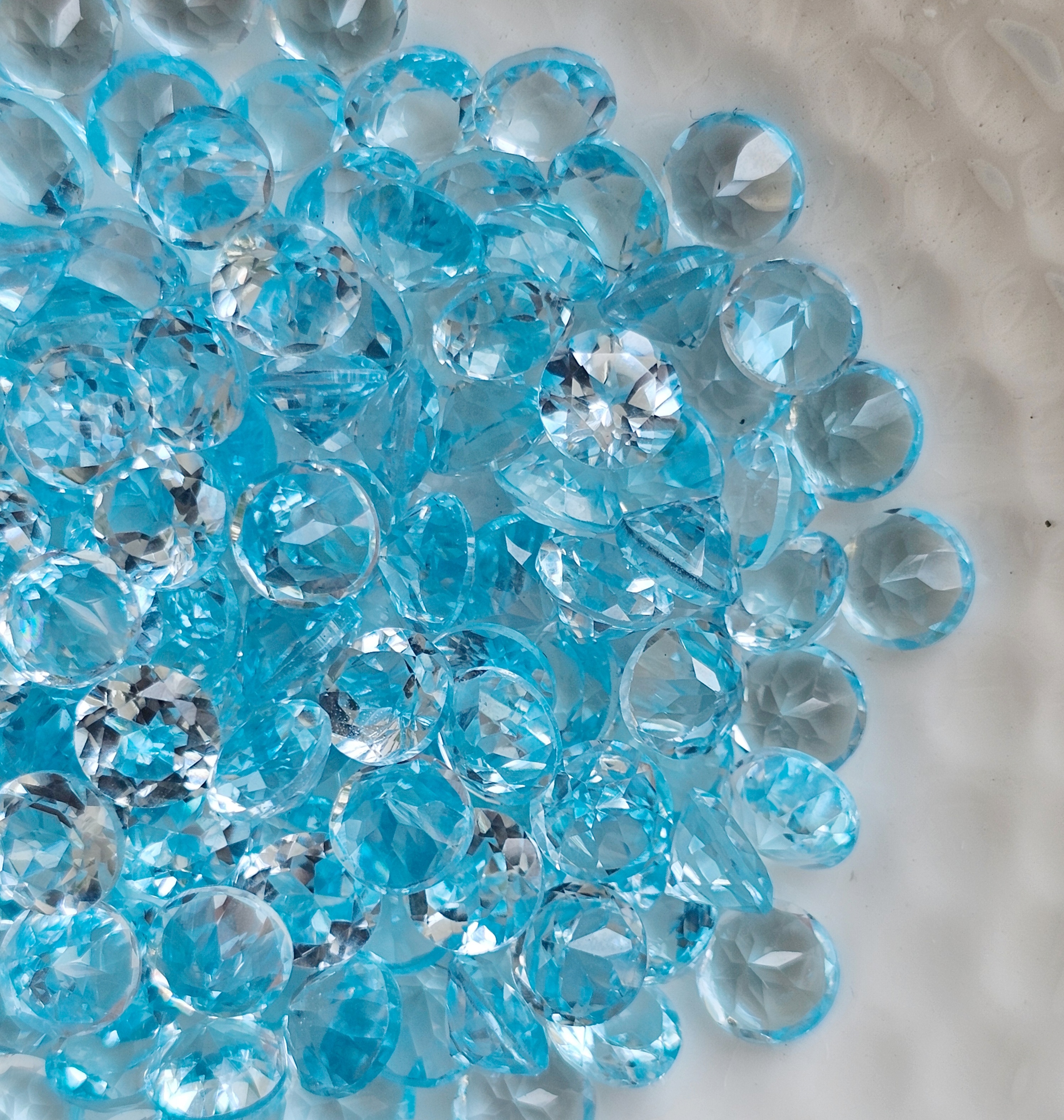 พลอยบลูโทปาสกลม 5.0 มม. 5 กะรัต