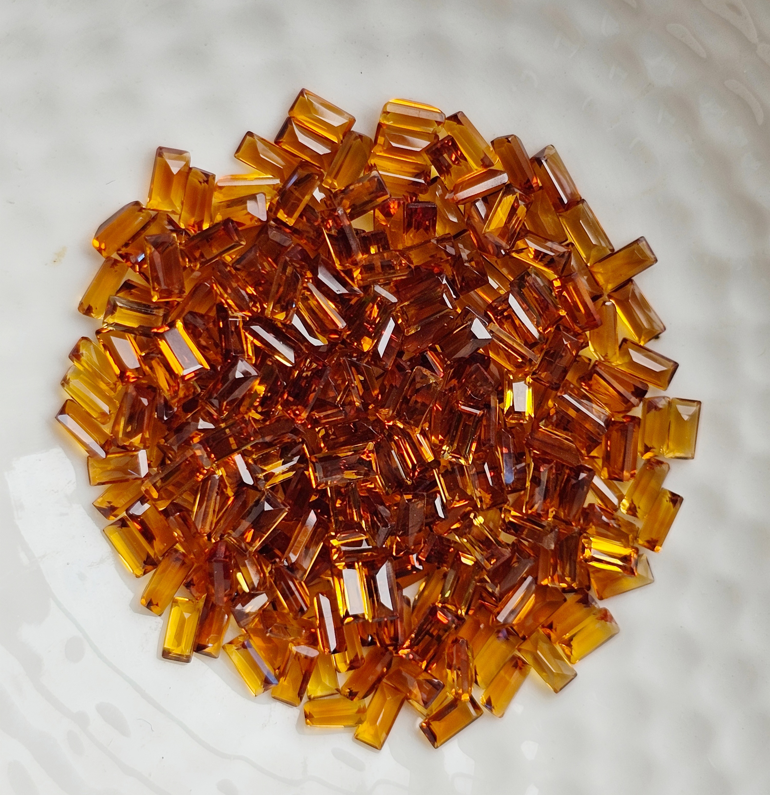 ซิทรินสี่เหลี่ยม 4x2 mm. 5 กะรัต