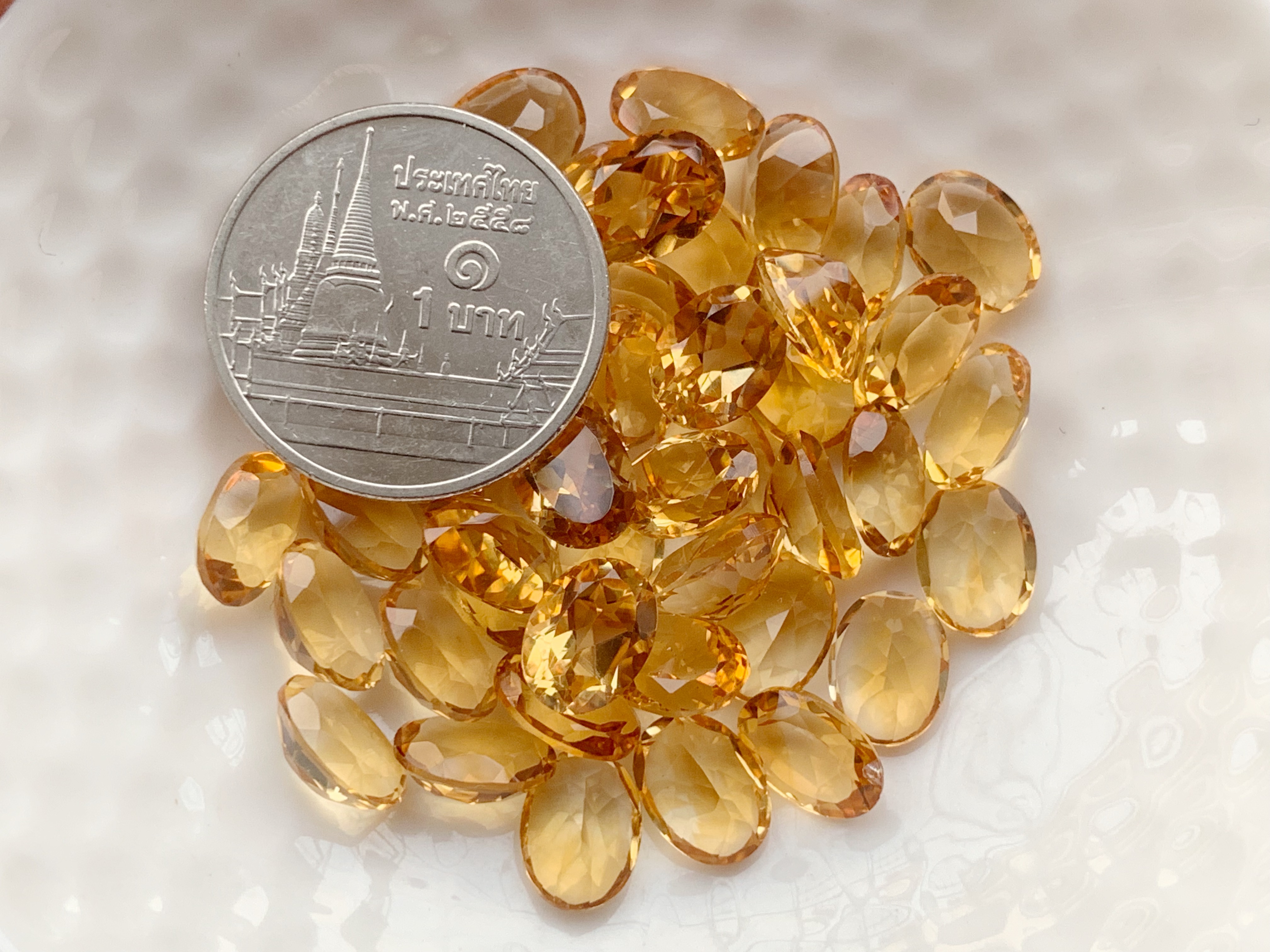 ซิทรินไข่ 8X6 มม. 5 กะรัต