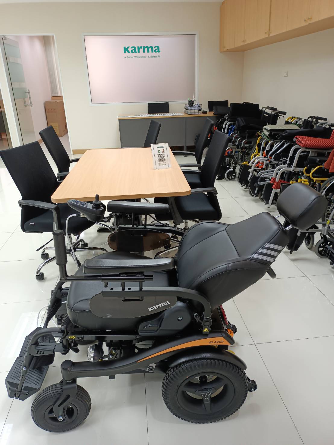 รถเข็นไฟฟ้าคาร์ม่า KARMA รุ่น Blazer Captain พนักพิงปรับเอนได้ ของแท้ รับประกันศูนย์ไทย 5 ปี (รุ่นยอดนิยม)
