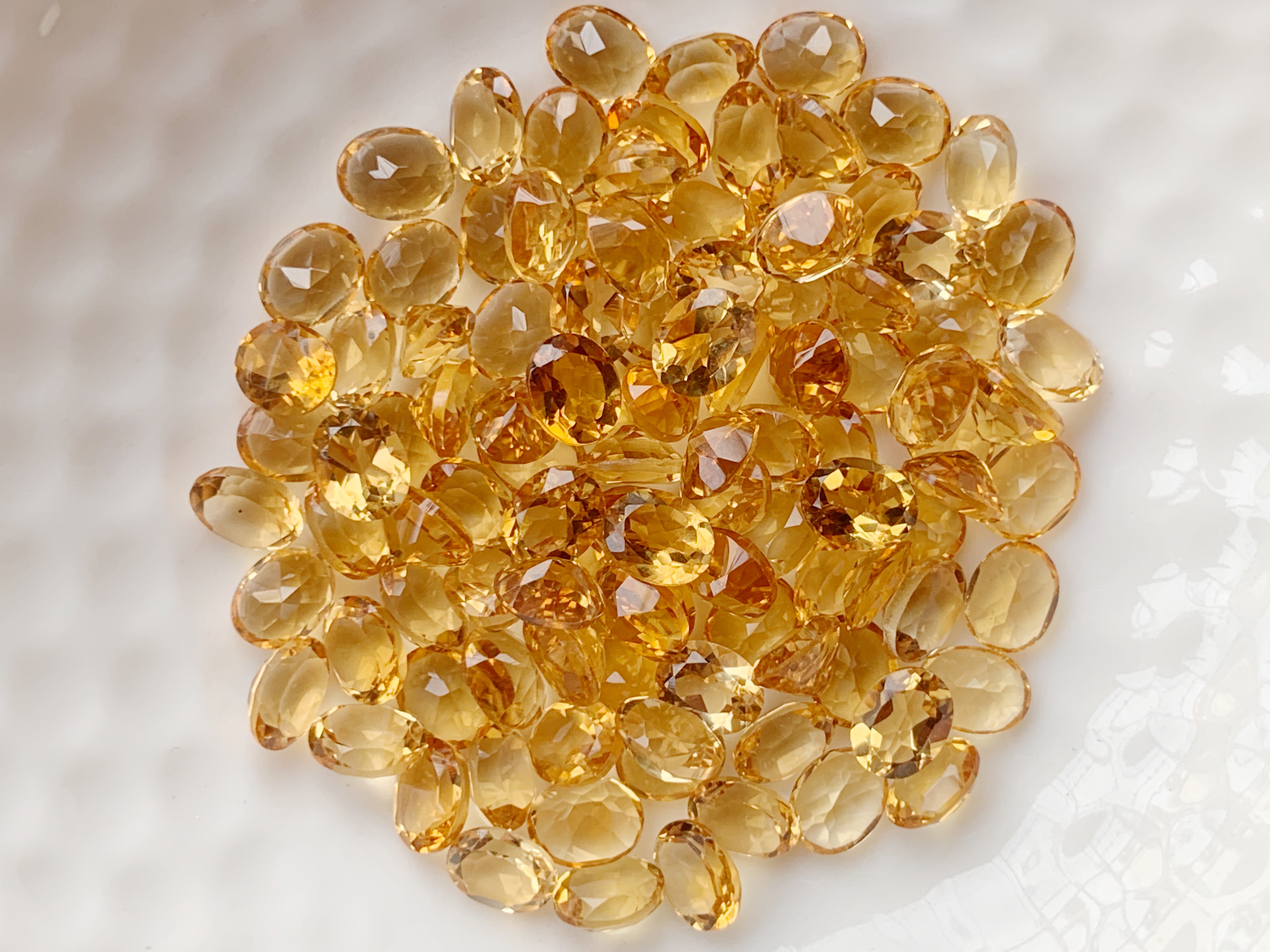 ซิทรินอ่อนไข่ 5X4 มม. 5 กะรัต