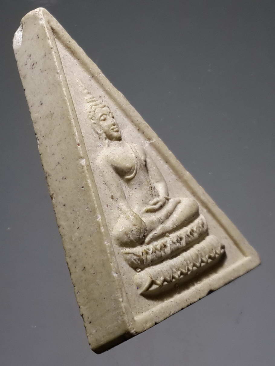 รหัสสินค้า พระไม่ทราบที่ 396 พระนางพญาเนื้อผงหลังยันต์ห้า ไม่ทราบที่