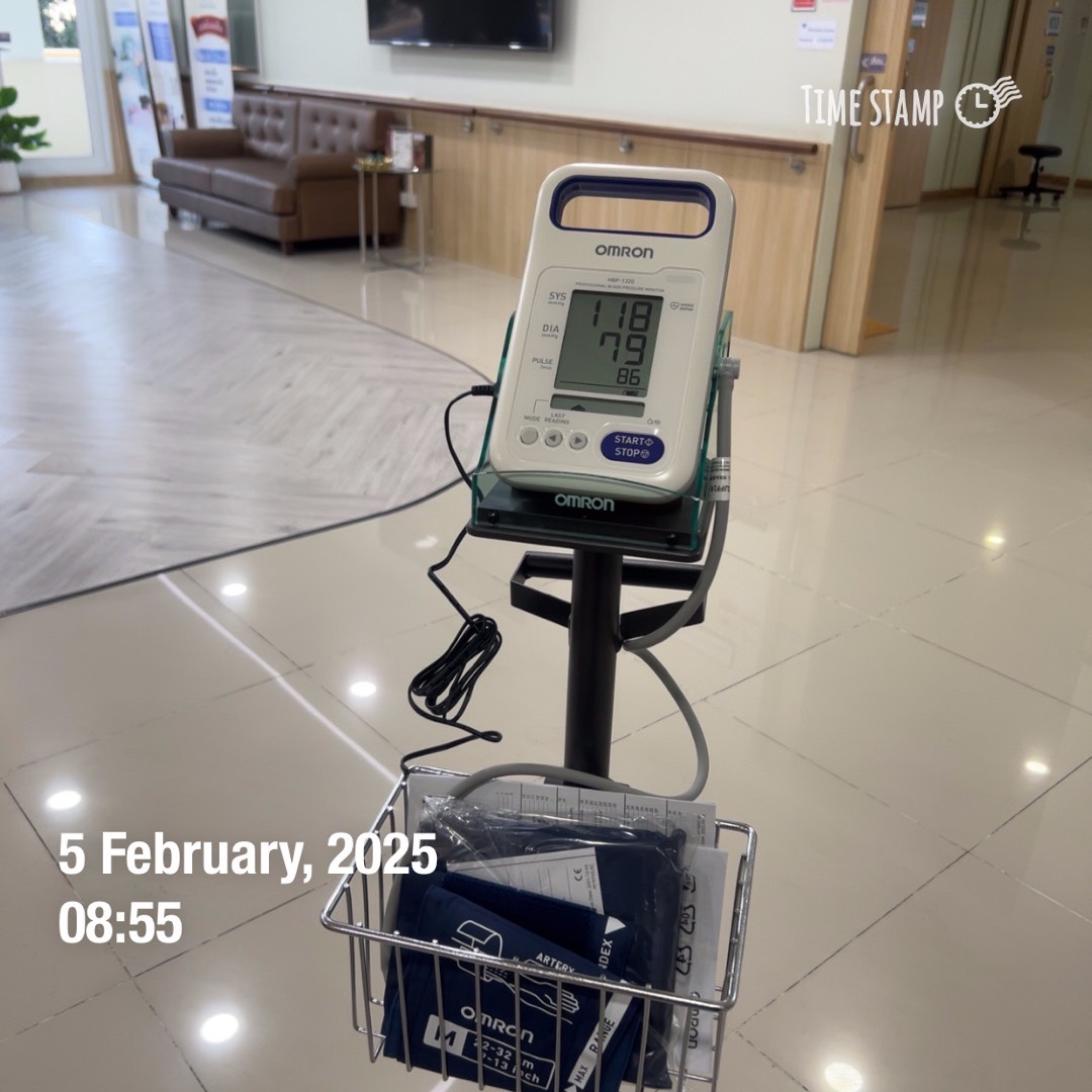 เครื่องวัดความดันโลหิตอัตโนมัติ OMRON รุ่น HBP-1320 + พร้อมรถเข็นขาตั้งครบชุด และอุปกรณ์ประกอบการใช้งาน