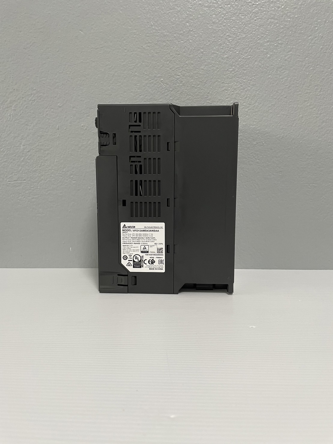 Delta Inverter VFD13AMS43ANSAA 7.5HP 5.5kW (Input 380V 3-Phase Output 380V 3-Phase )