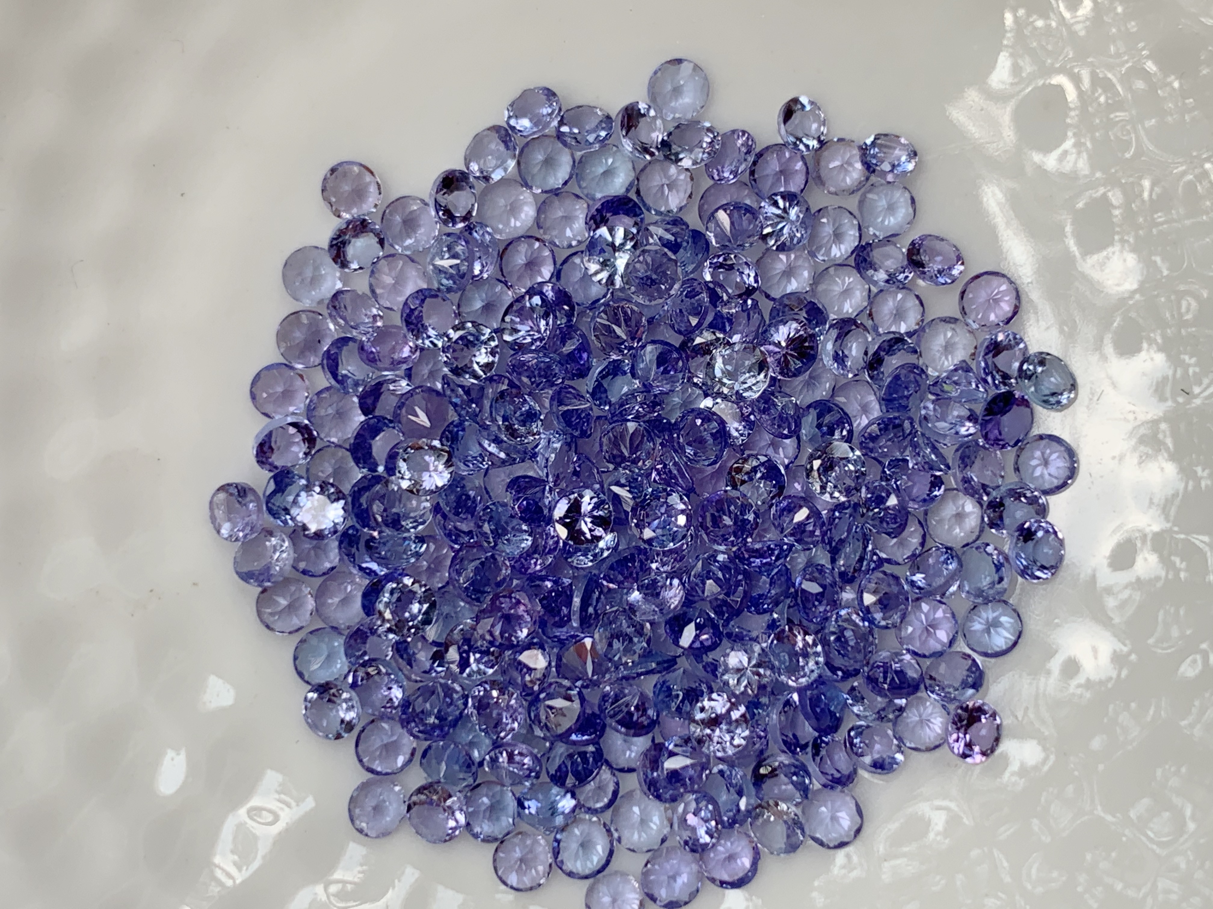 แทนซาไนท์กลม 2.5 มม. 1 กะรัต