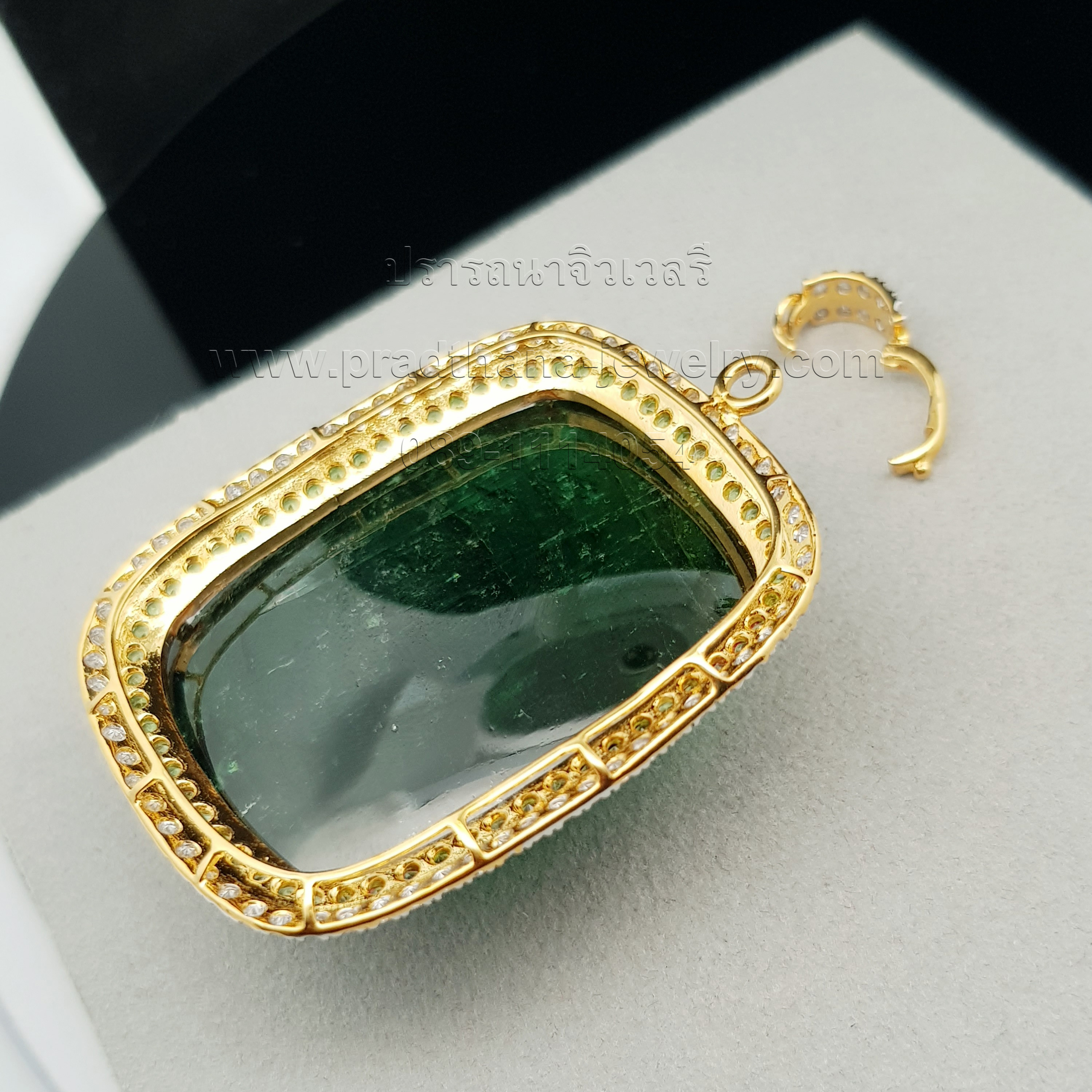 จี้กรีนทัวมาลีนล้อมซาโวไรท์เพชร