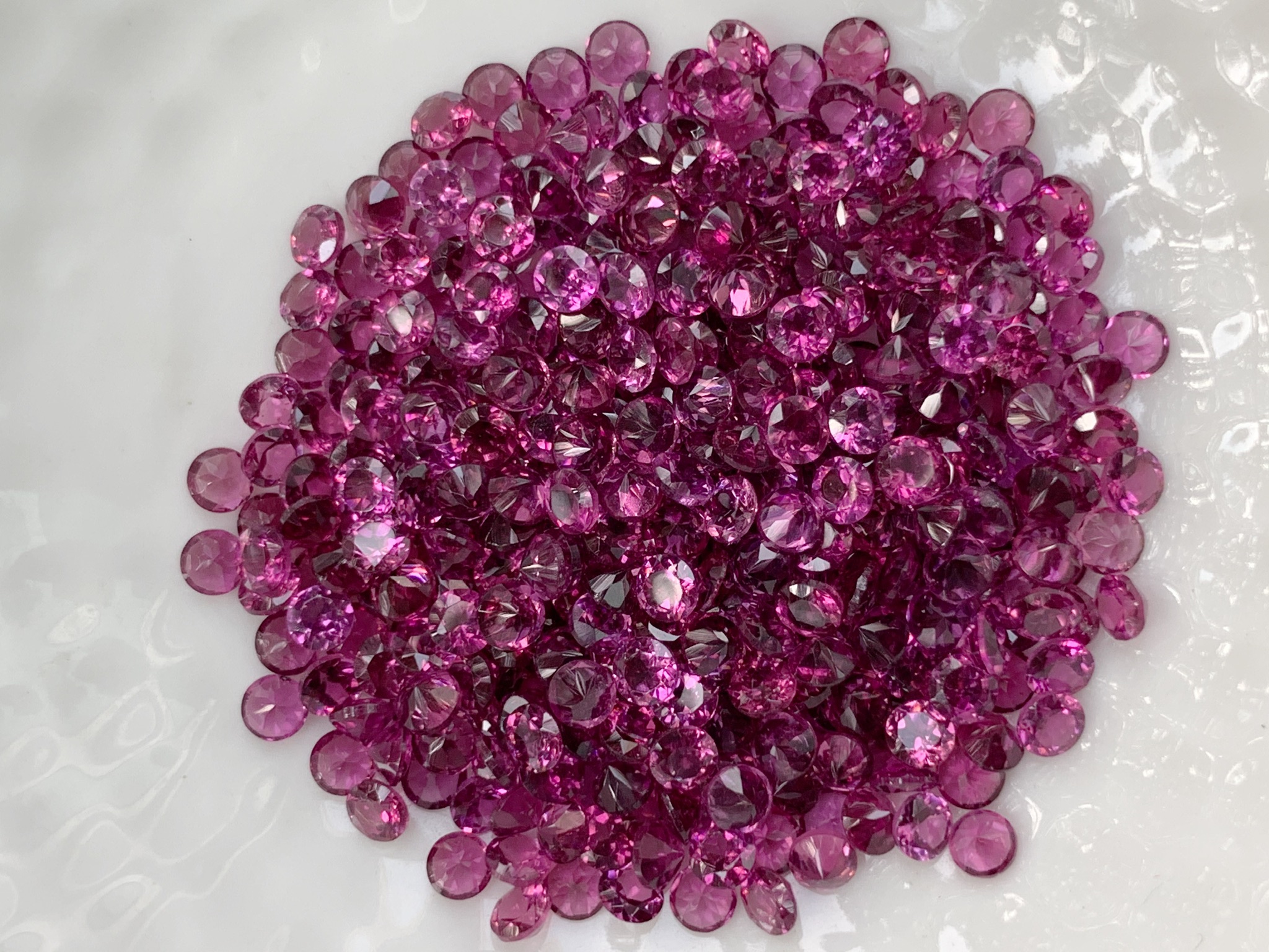 โรโดไลท์กลม 2.8 มม. 5 กะรัต