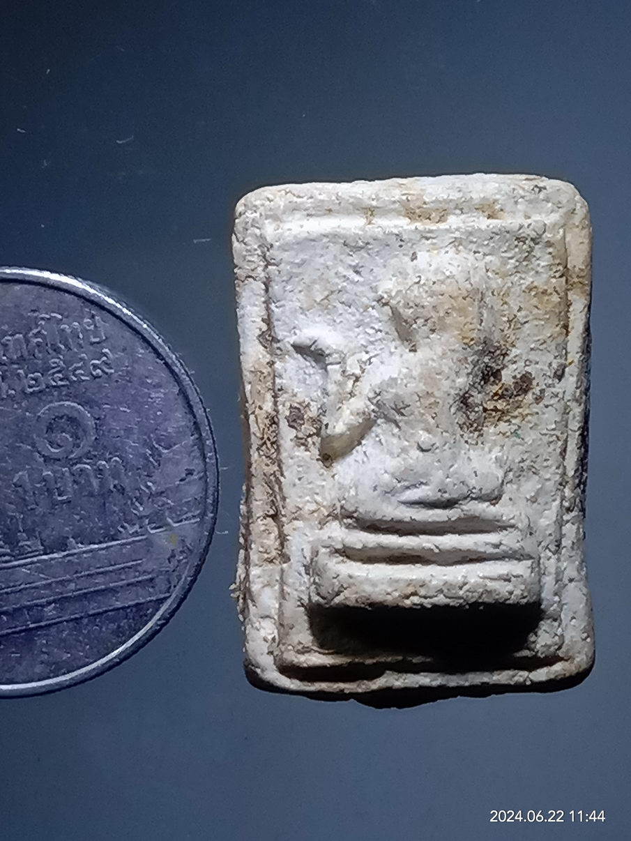 รหัสสินค้า พระเนื้อดิน เนื้อผง เนื้อว่าน 095 แม่นางกวักเนื้อผง พิมพ์คล้ายวัดมฤคทายวัน พระมีขนาดเมื่อเทียบกับเหรียญบาท ขนาดเล็ก ท่านสุภาพสตรีไม่ควรพลาด