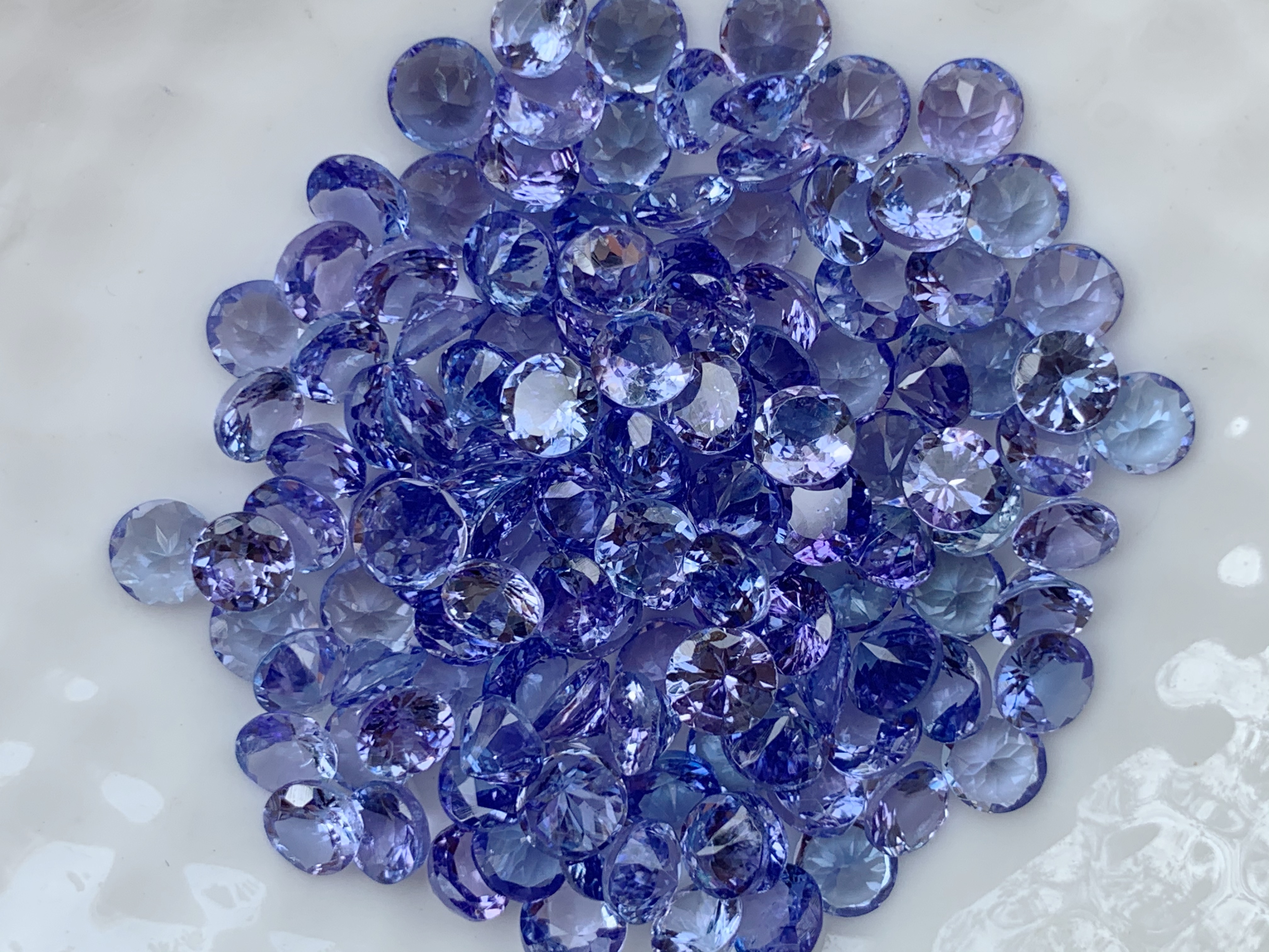 แทนซาไนท์กลม 4.0 มม. 1 กะรัต