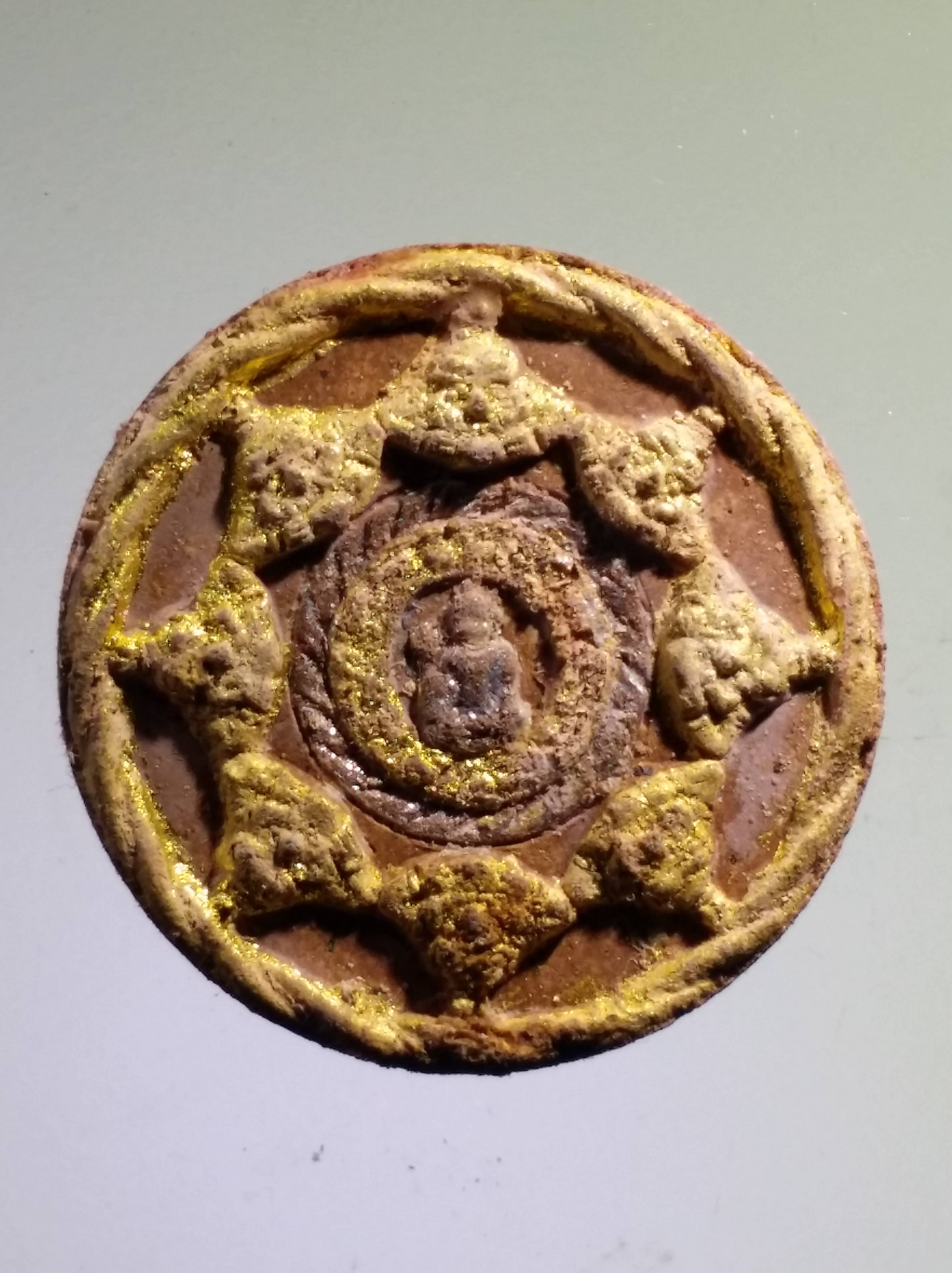 รหัสสินค้า จตุคามรามเทพ 423 หลวงปู่ทวด - จตุคามรามเทพ รุ่นปาฏิหาริย์ วัดห้วยมงคล จังหวัดประจวบคีรีขันธ์ เนื้อว่านปัดทอง ขอบเกลียวเชือก แจกกรรมการ