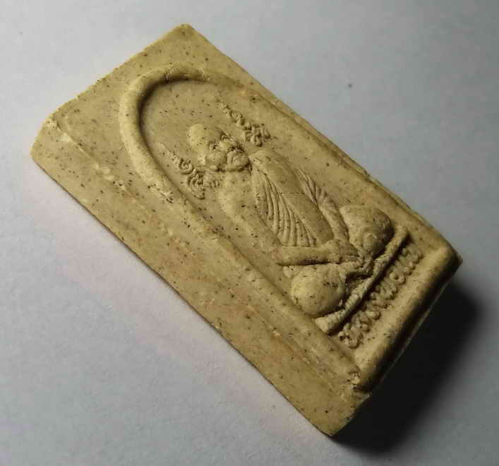 รหัสสินค้า พระเนื้อดิน เนื้อผง เนื้อว่าน 374 พระผงจิตรลดา รูปเหมือนหลวงพ่อแพ วัดพิกุลทอง จังหวัดสิงห์บุรี รุ่นกาญจนาภิเษก สร้างอุโบสถ สร้างปี 2539