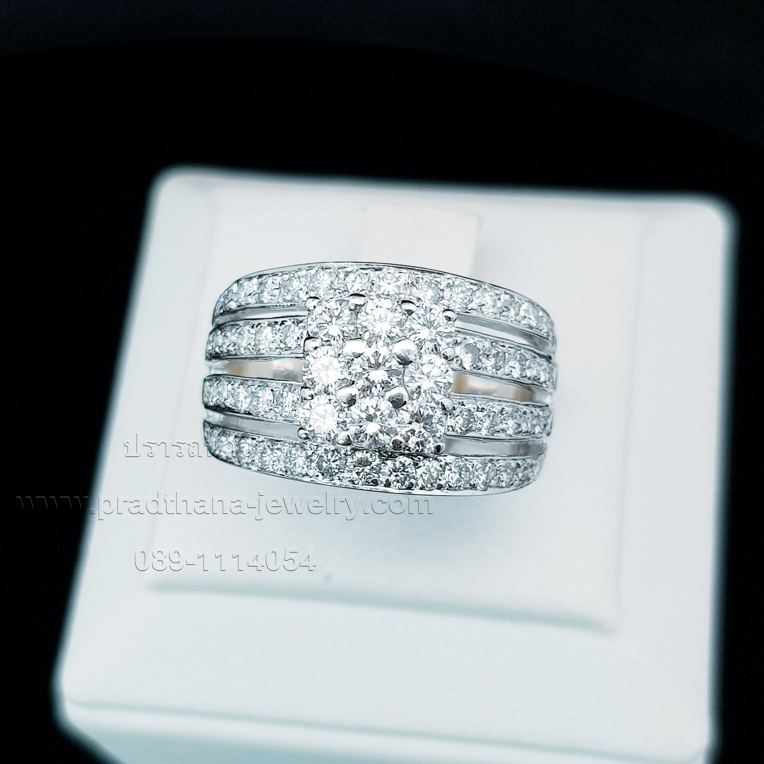 แหวนเพชรหน้ากว้างก้านสี่แถว **จองแล้ว**