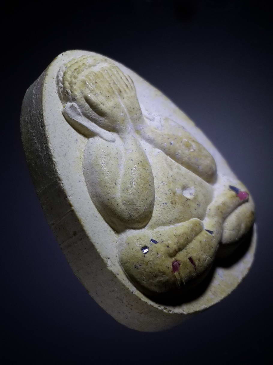 รหัสสินค้า พระปิดตา ทั่วไป 170 พระปิดตาเนื้อผงฝังพลอย หลวงปู่ทองเหลือ วัดท่าไม้เหนือ จังหวัดอุตรดิตถ์