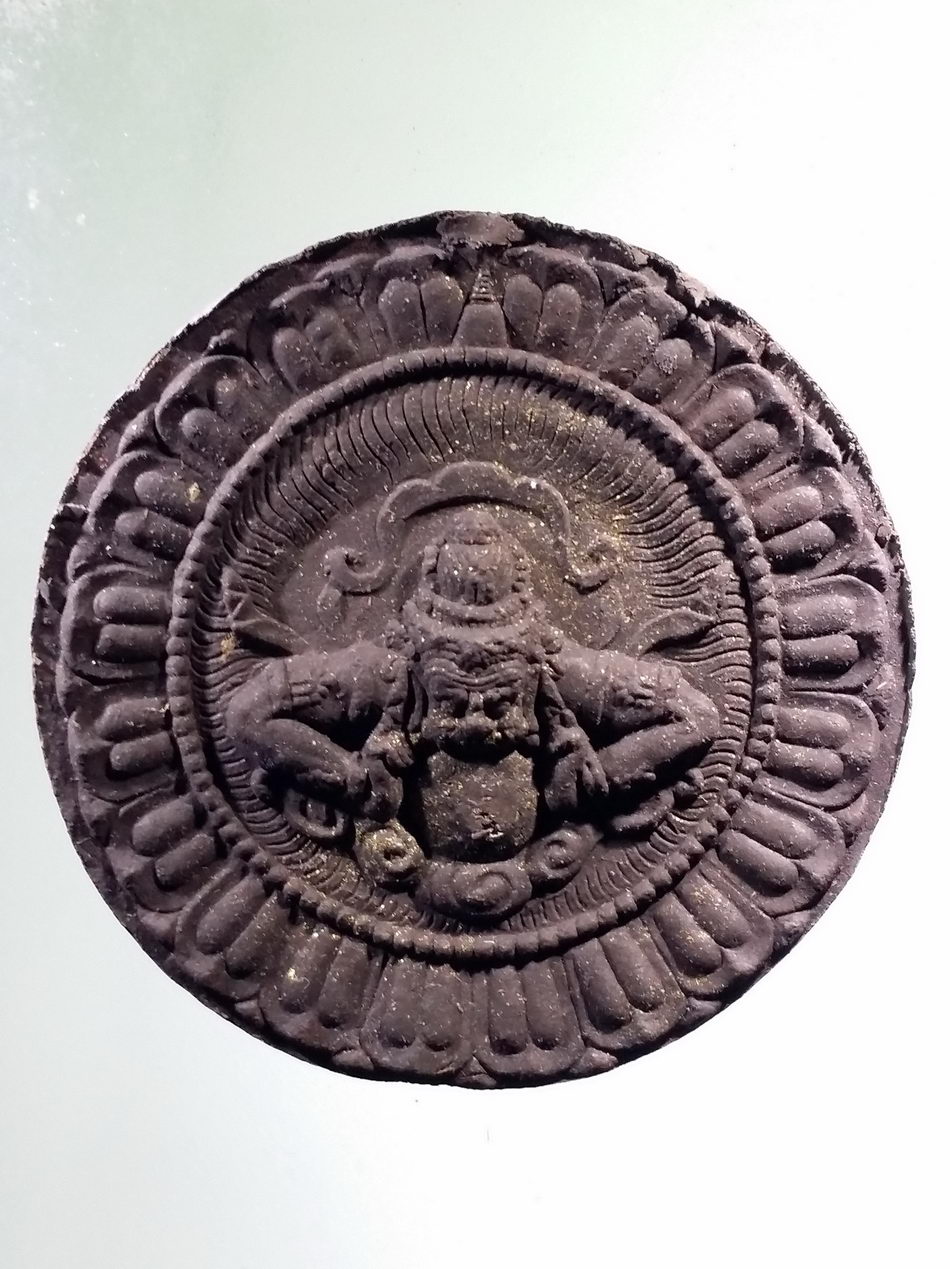 รหัสสินค้า จตุคามรามเทพ 806 พระเทวราชโพธิสัตว์จตุคามรามเทพ รุ่นมหาปาฏิหาริย์มั่งมีทรัพย์ เนื้อว่านกากยายักษ์โรยผงตะไบ ฝังโค๊ต นะโมเงิน กล่องแปดเหลี่ยม