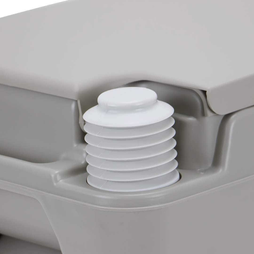 สุขาเคลื่อนที่ รุ่น P.4 ฝารองนั่งแบบวงกลม ความจุน้ำสะอาด 10 ลิตร ความจุของเสีย 10 ลิตร ฟรีสายฉีดชำระ