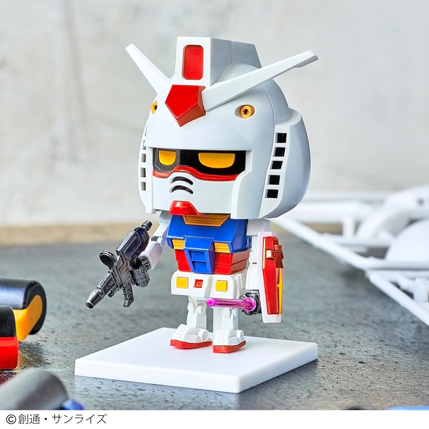 กันดั้ม Takarajimasha smart Megazine September 2022 Issue with Bonus 1/1 Gunpla-kun [Painting Model], The Fastest Plastic Model in The World!