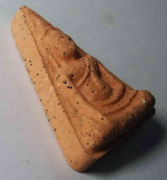 รหัสสินค้า พังงา 008 พระนางพญาเนื้อผงโรยแร่ พ่อปู่นริศ นรินโท ลานธรรมบารมีศรีปทุมแสงธรรมหนอ อำเภอท้ายเหมือง จังหวัดพังงา