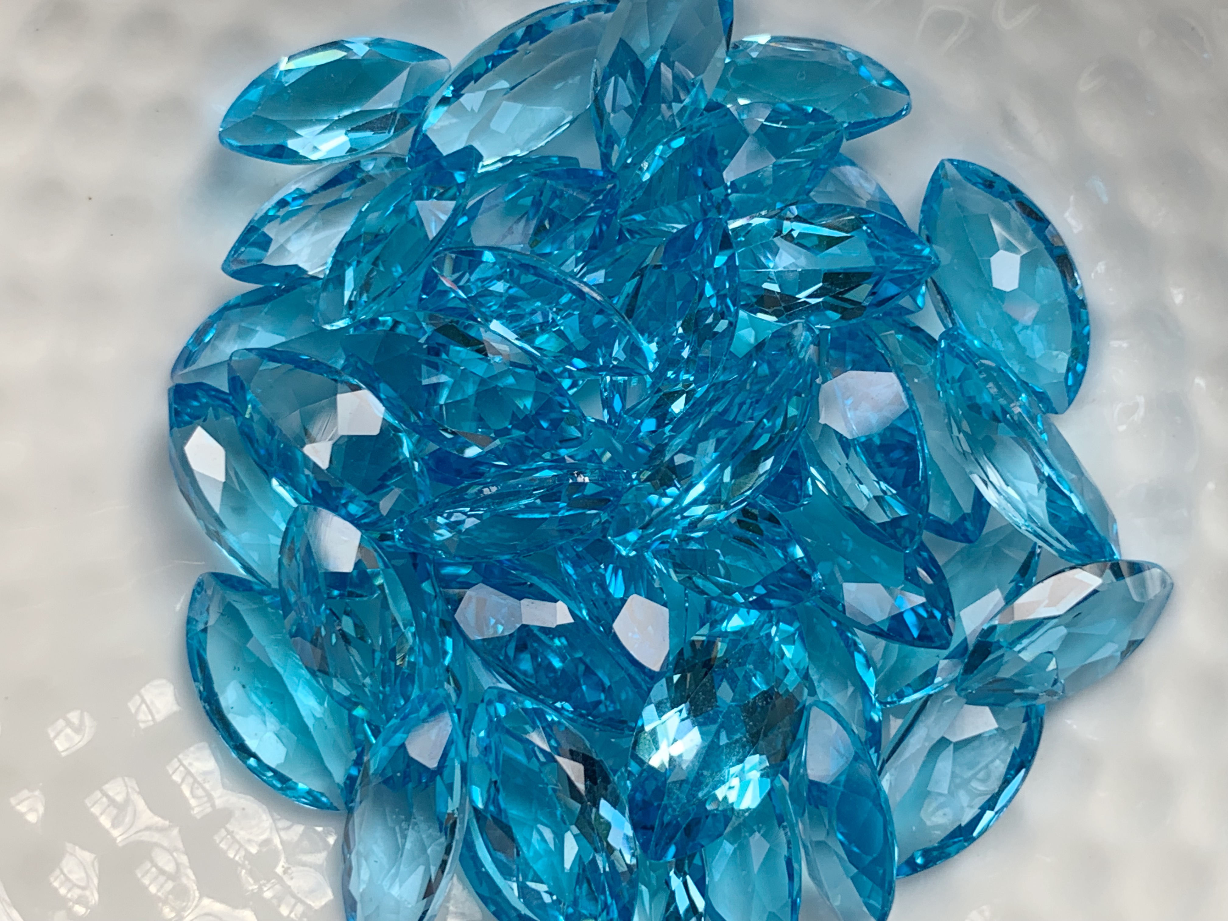 สวิสบลูโทปาสมาคี 7x14 มม. 1 เม็ด