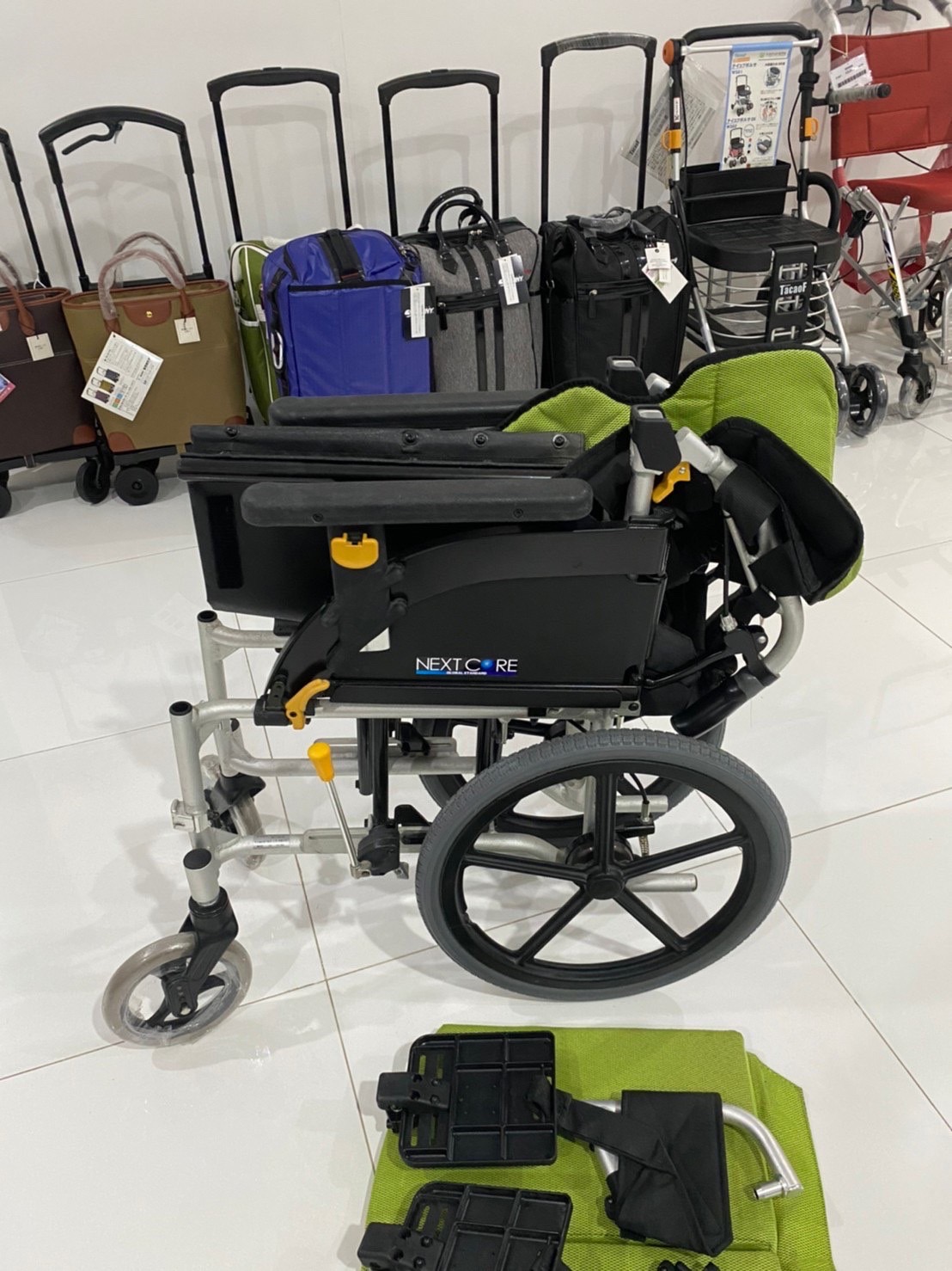 รถเข็นแบรนด์ญี่ปุ่น Matsunaga Wheelchair (車いす) รุ่น NEXT-61B ดีไซน์สวย พนักพิงปรับระดับได้ พกพาสะดวก หลากหลายฟังก์ชั่น