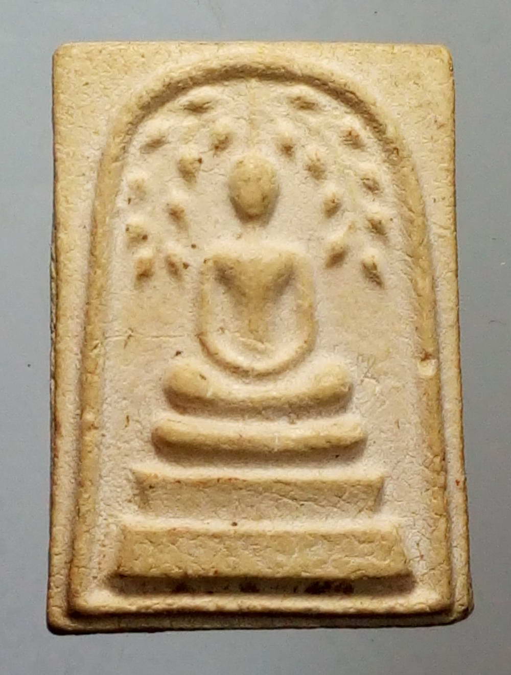 รหัสสินค้า พระไม่ทราบที่ 189 พระสมเด็จปรกโพธิ์พิมพ์คะแนนหลังเรียบ ไม่ทราบที่ พระรายการนี้ให้เช่าบูชาแล้ว