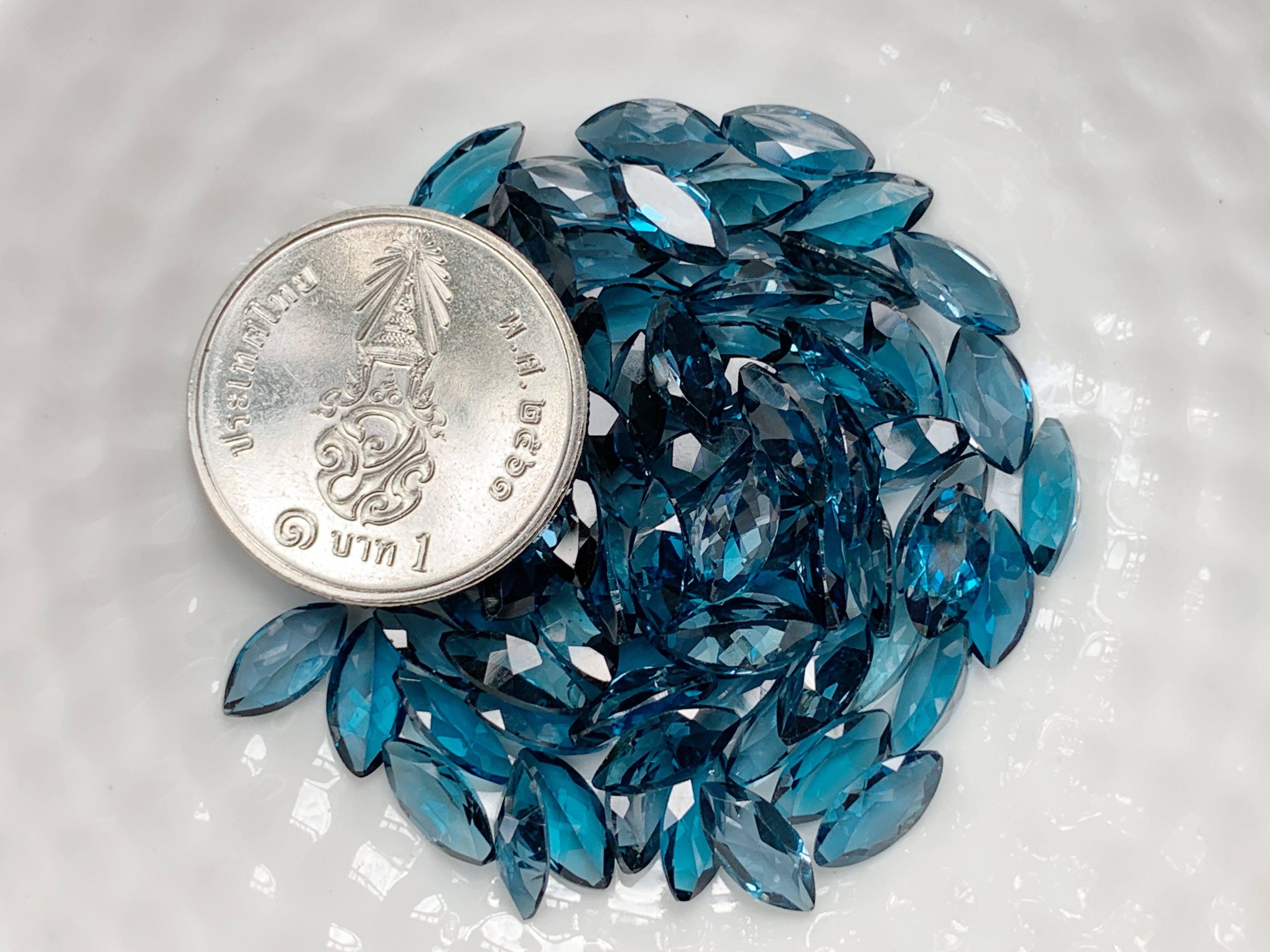 ลอนดอนบลูโทปาสมาคี 8X4 มม. 5 กะรัต